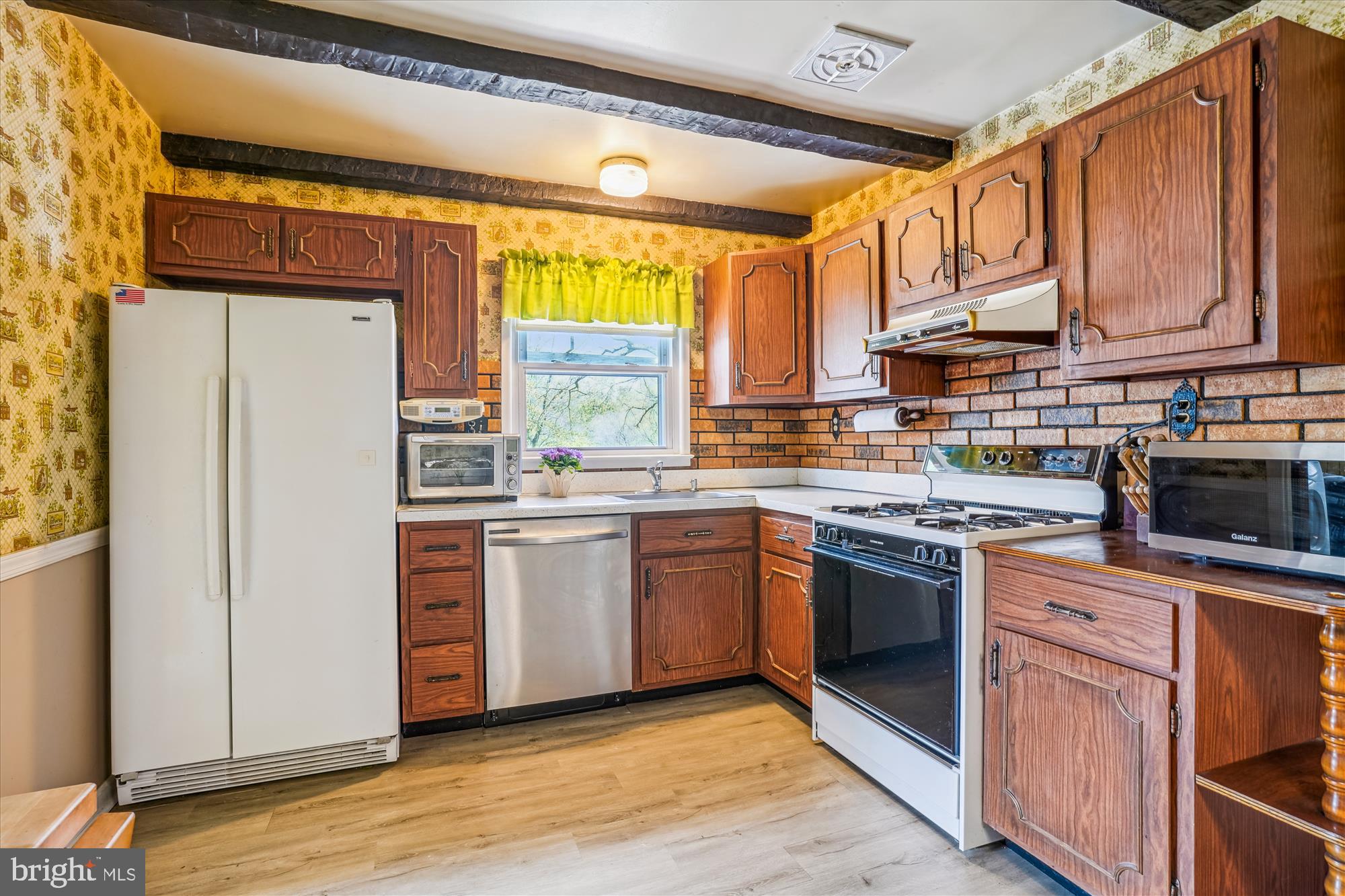STRAWBERRY HILL EST SUB - Residential