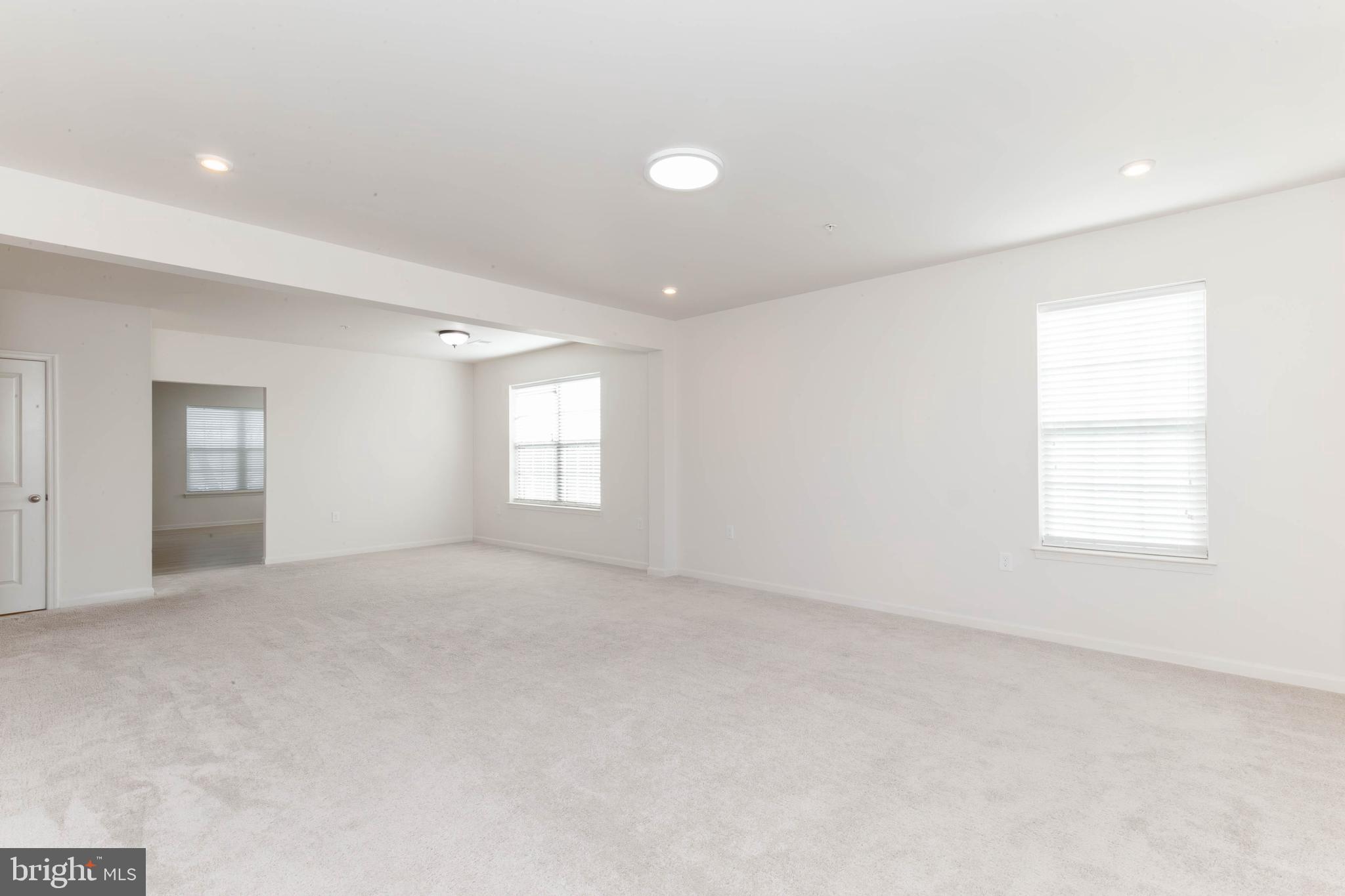 HAMPTON SQUARE - Residential