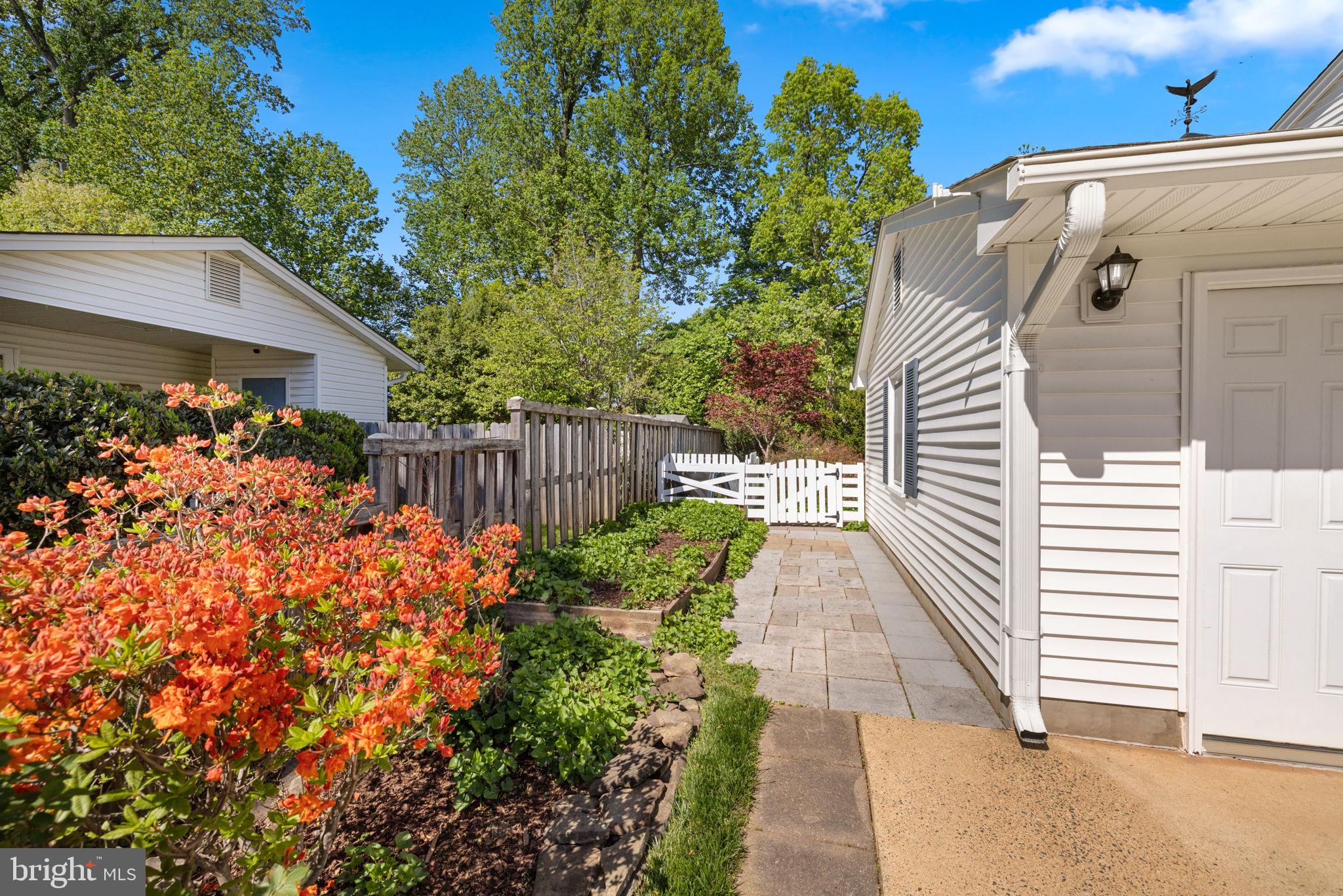WEST SPRINGFIELD - Residential