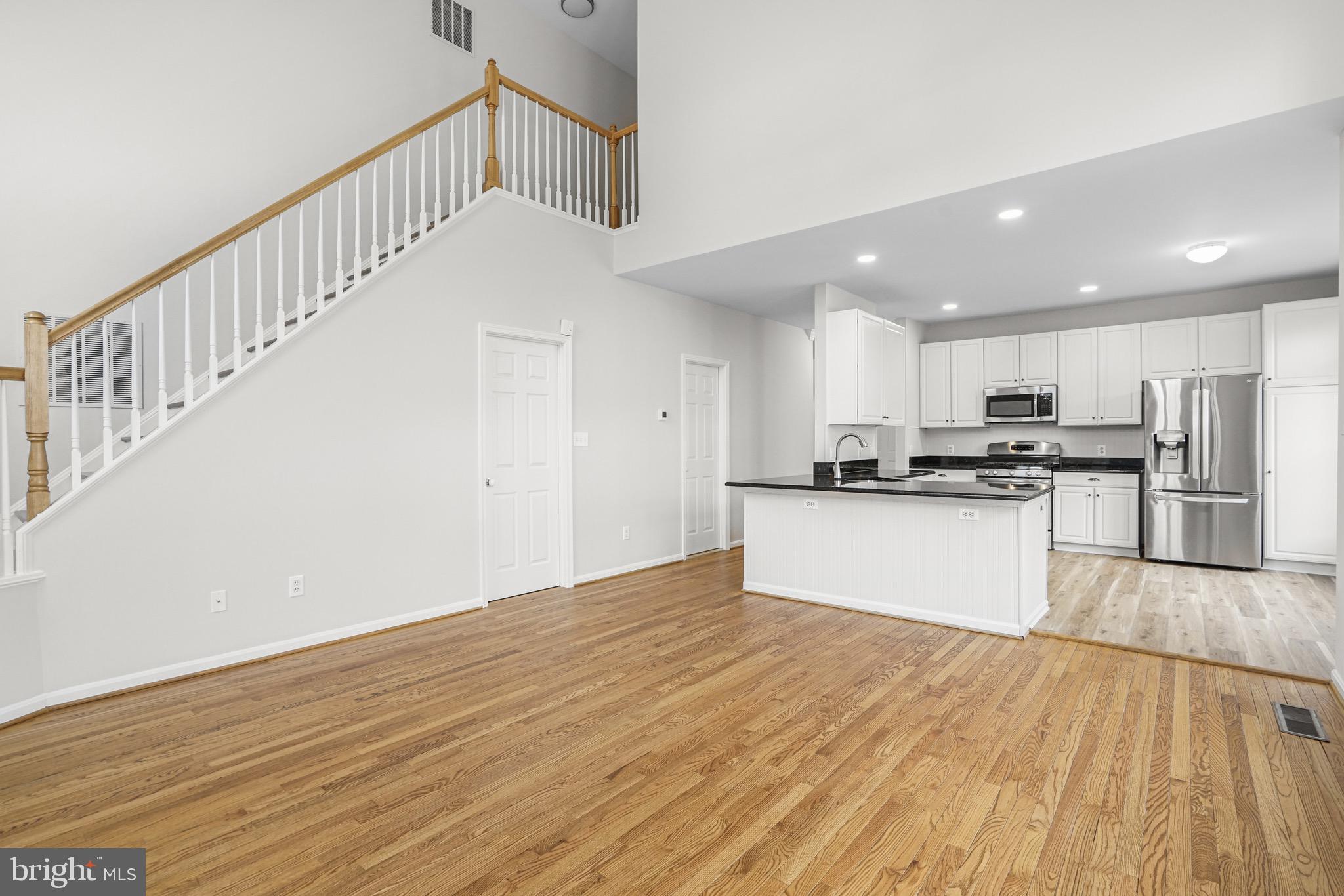 SOUTH RIDING - Residential