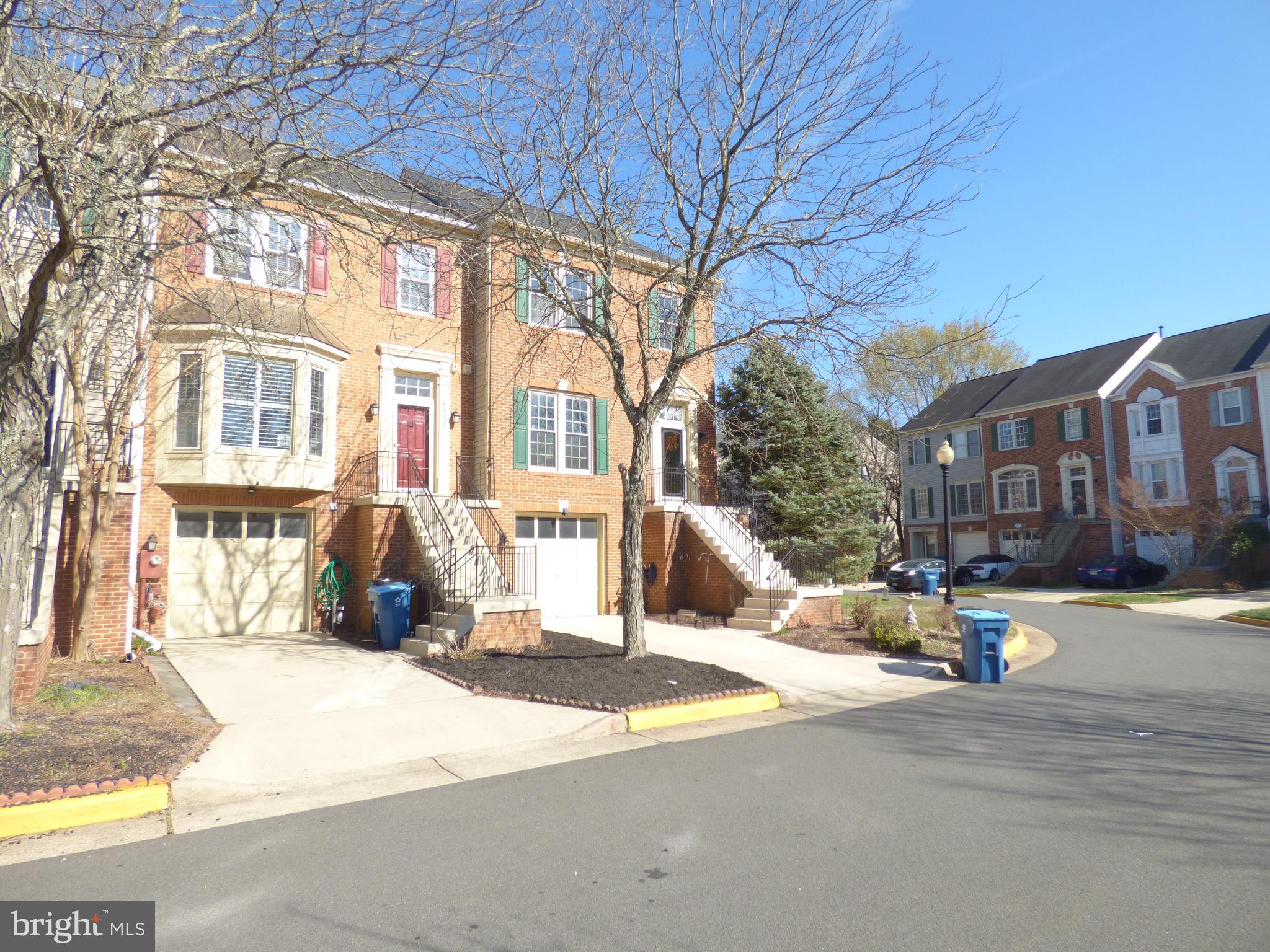 LOCATION, LOCATION, LOCATION 3 Bedroom, 3.5 Bath, 2300 sq ft  NV Rothchild model townhouse nestled in the heart of South Riding. One car front load garage, deck, fully finshed walk out basement with full bath and fenced back yard. Bright, open, spacious floor plan with plenty of windows for natural light. Highly sought after, amenity filled neighborhood! Main level features a living room, dining room, spacious kitchen, breakfast room and gathering room. Lots of windows fill this level with natural light. Spacious breakfast room in kitchen with access to the deck.