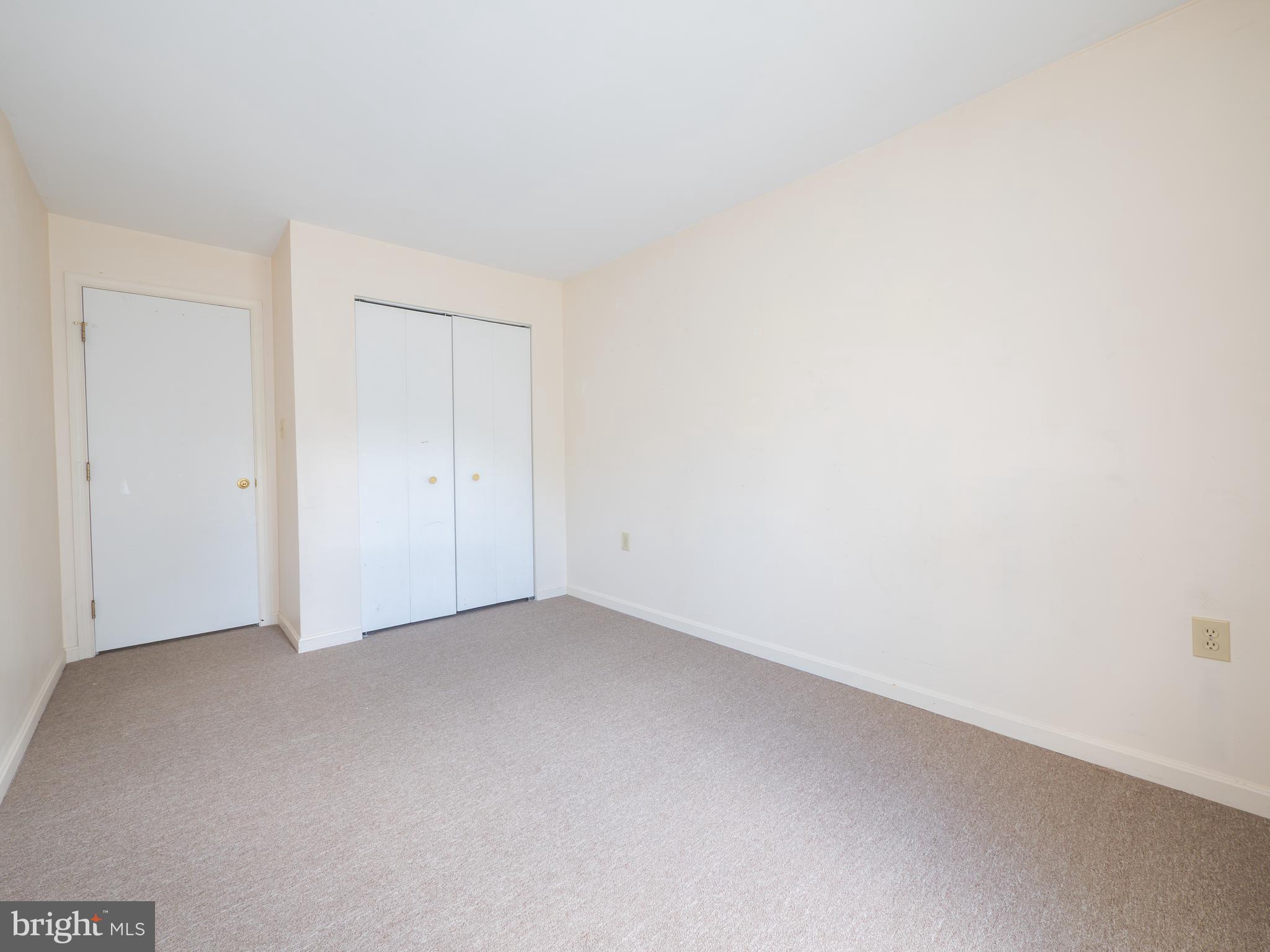 LAKESIDE CONDOMINIUMS - Residential