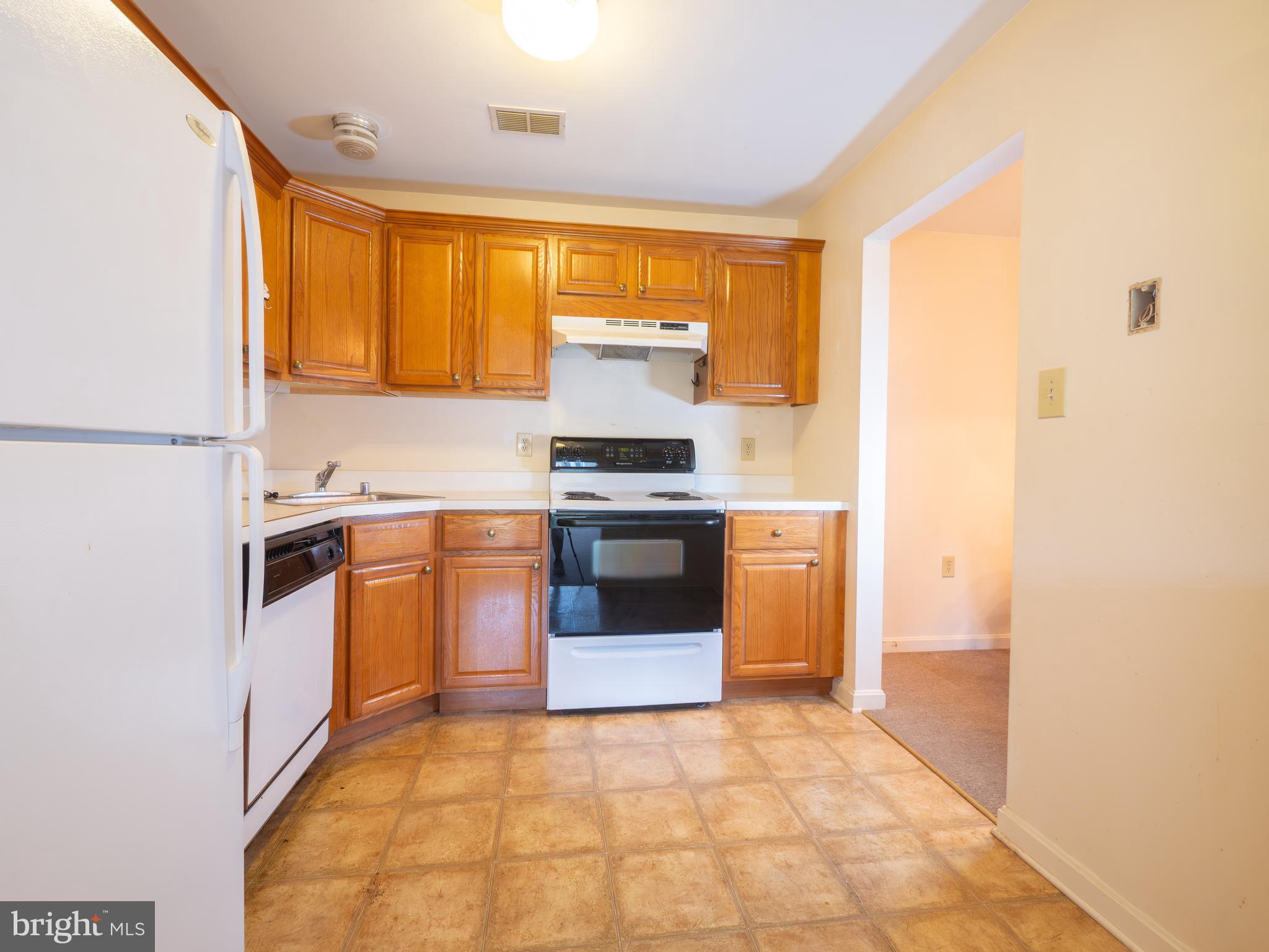 LAKESIDE CONDOMINIUMS - Residential
