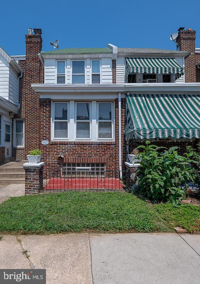 ROXBOROUGH - Residential