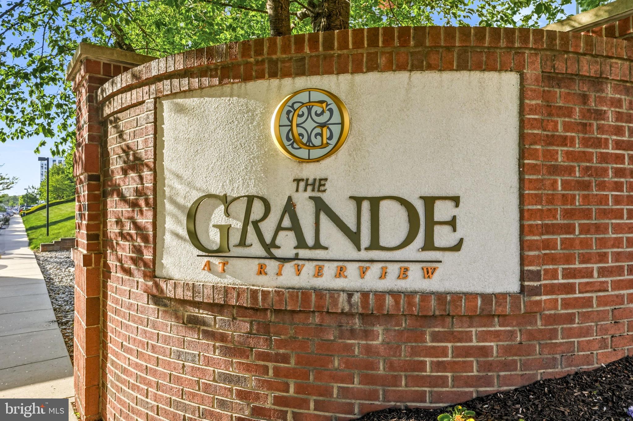 THE GRANDE AT RIVERVIEW - Residential