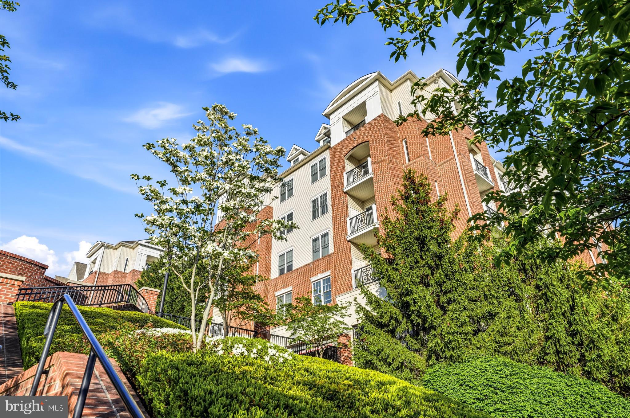 THE GRANDE AT RIVERVIEW - Residential