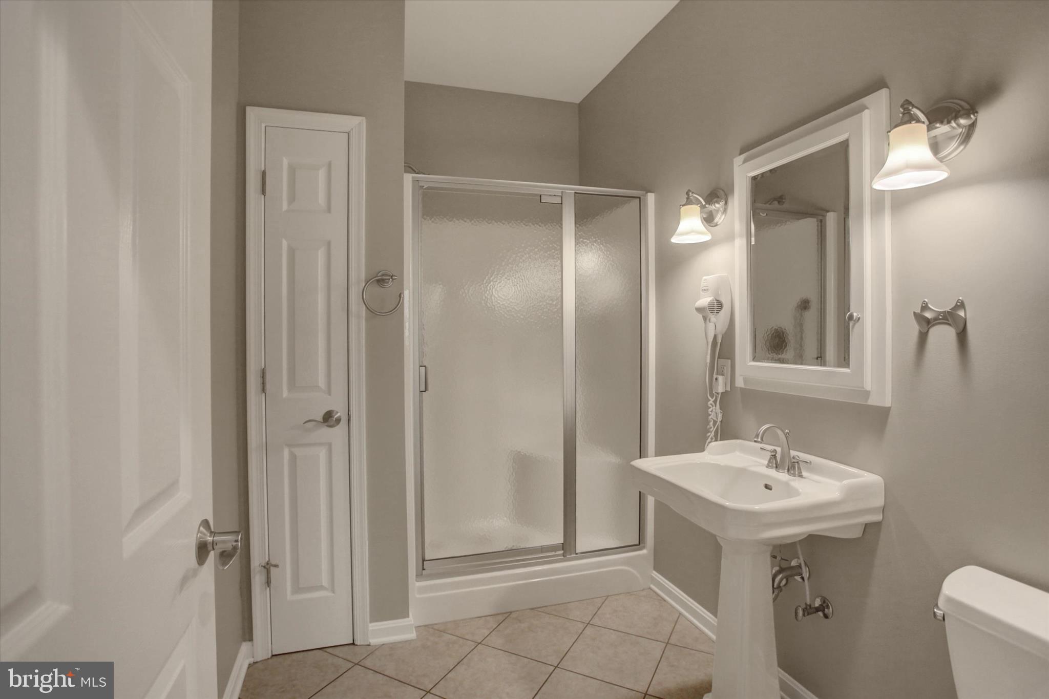FOREST HILLS - Residential