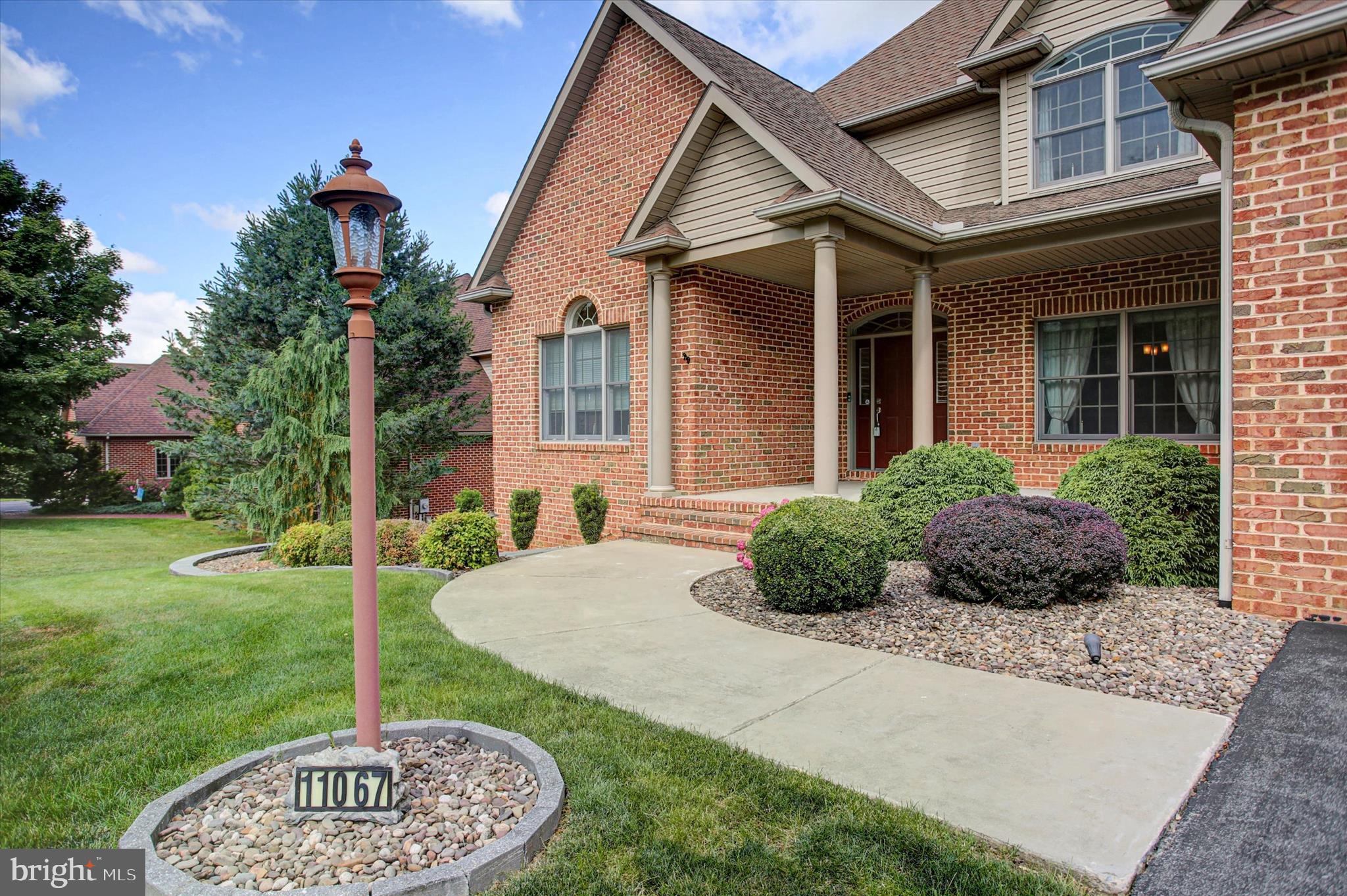 FOREST HILLS - Residential