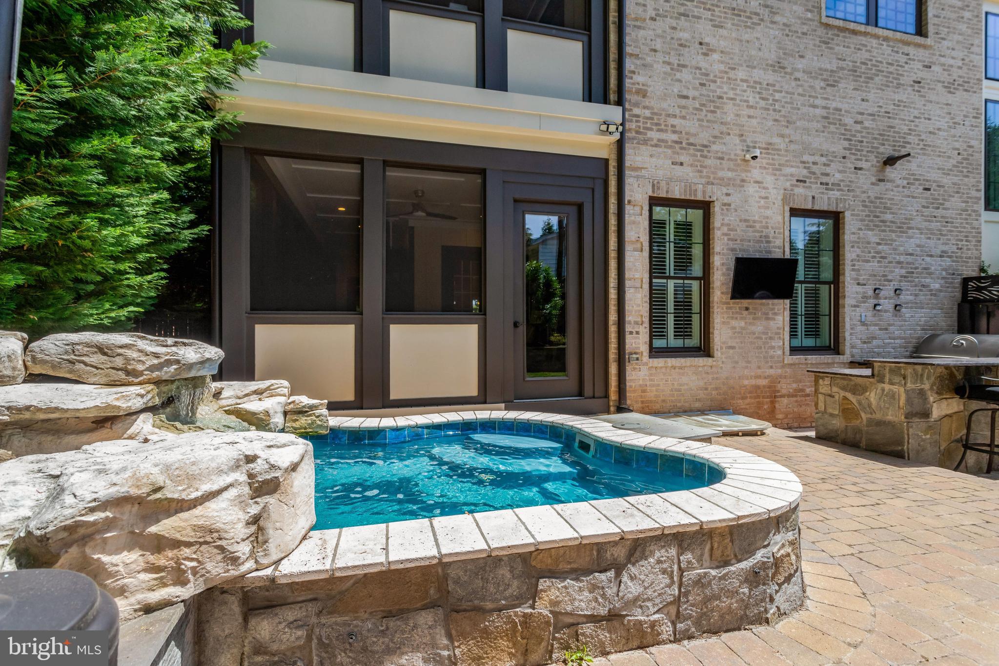 SOUTHAMPTON FOREST - Residential