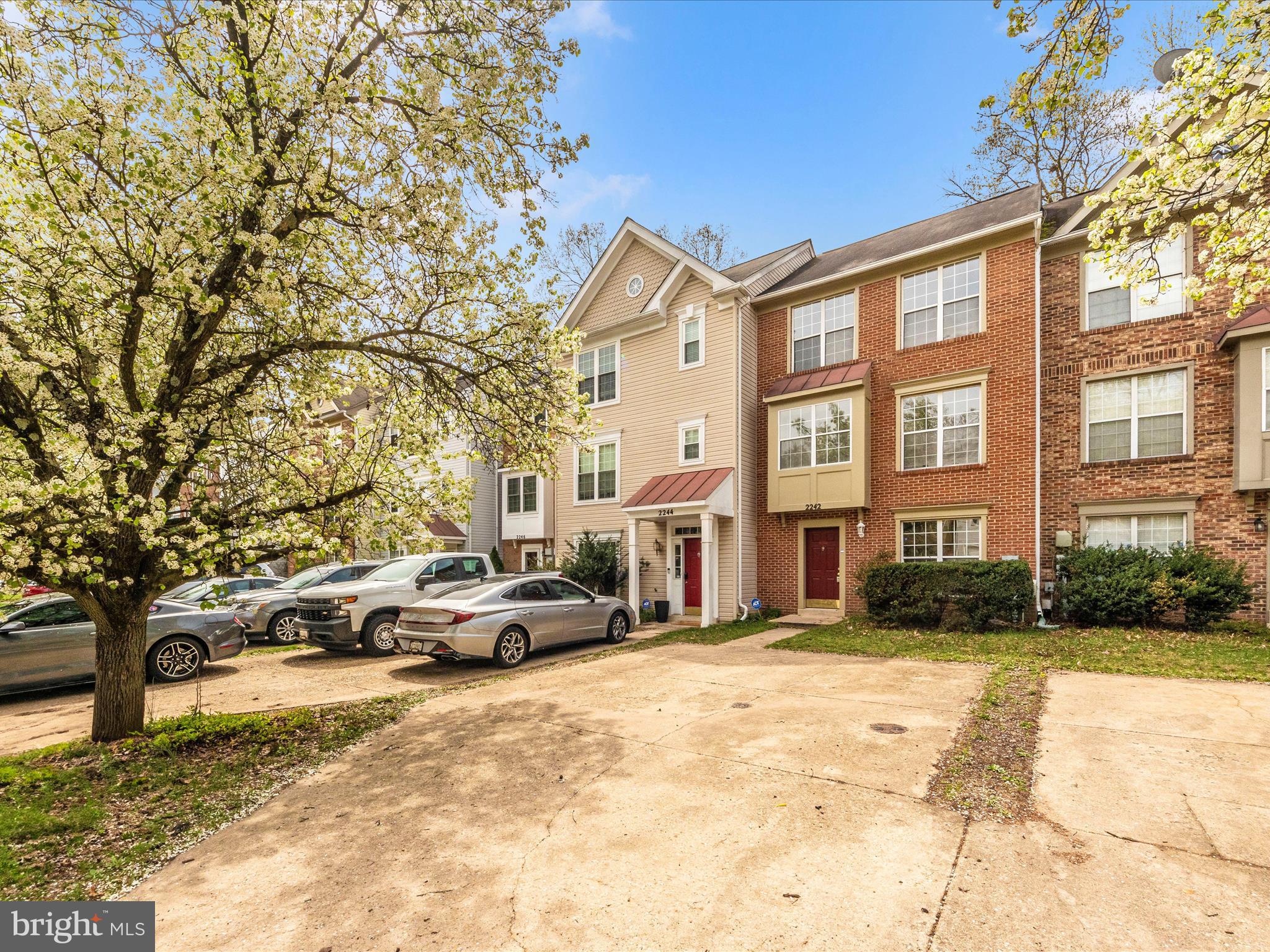 SEVEN OAKS - Residential