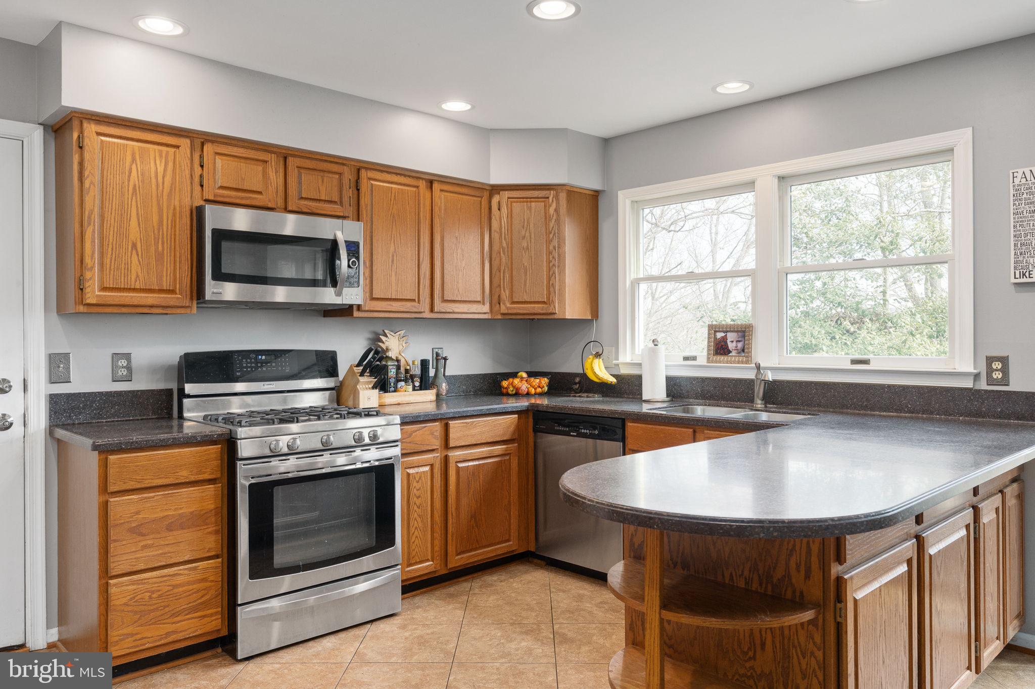 HAMPTON OAKS - Residential
