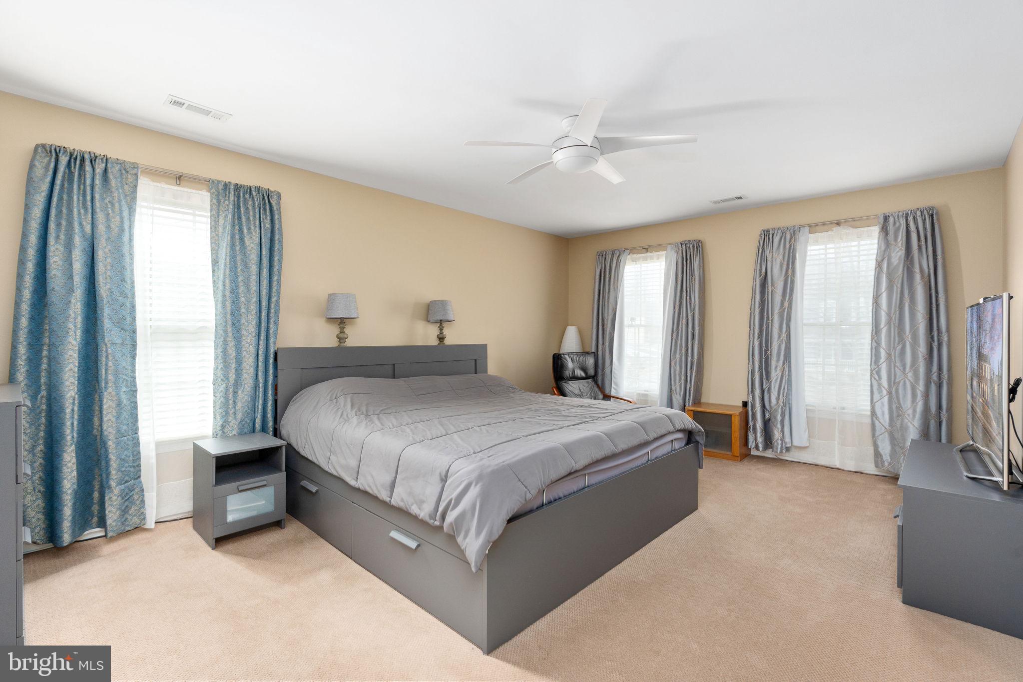 HAMPTON OAKS - Residential
