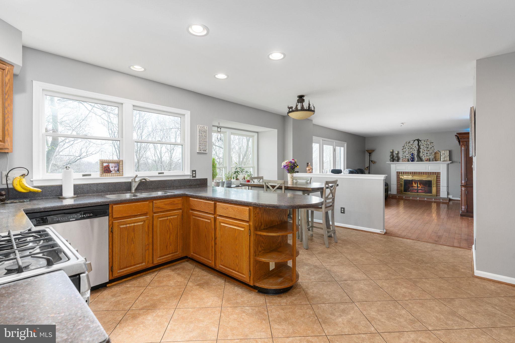 HAMPTON OAKS - Residential