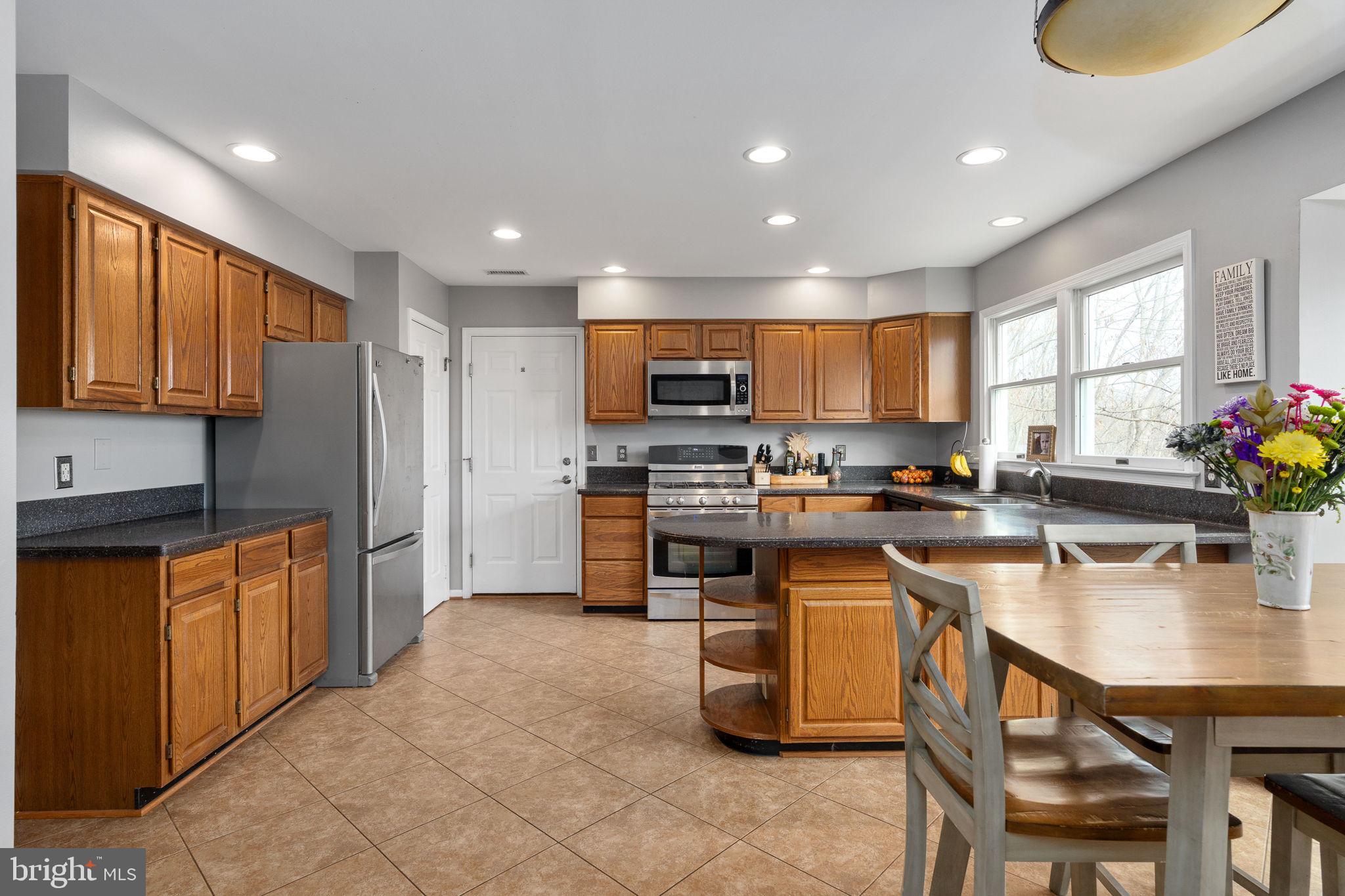HAMPTON OAKS - Residential