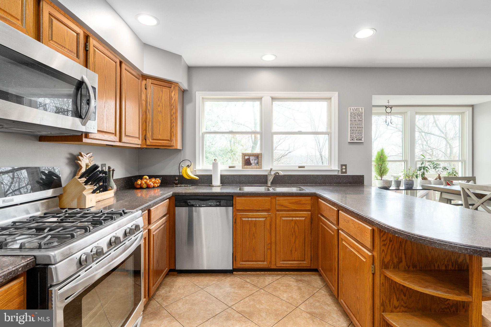 HAMPTON OAKS - Residential