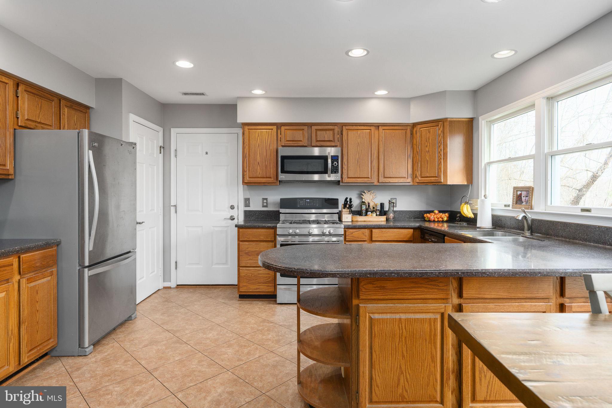 HAMPTON OAKS - Residential