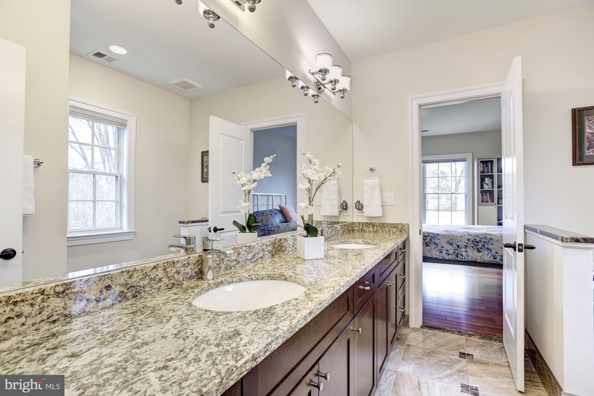 MCLEAN MANOR - Residential