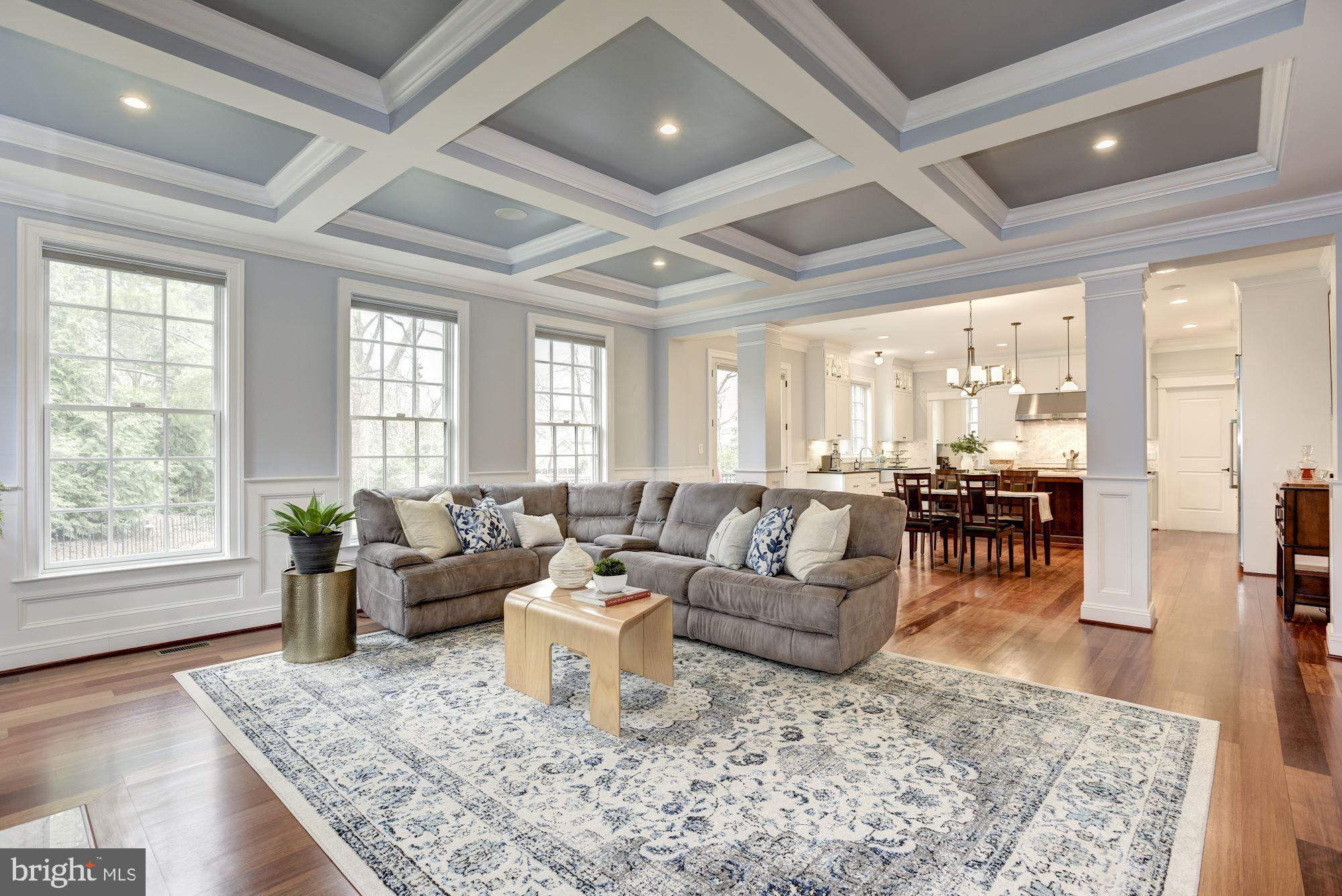 MCLEAN MANOR - Residential