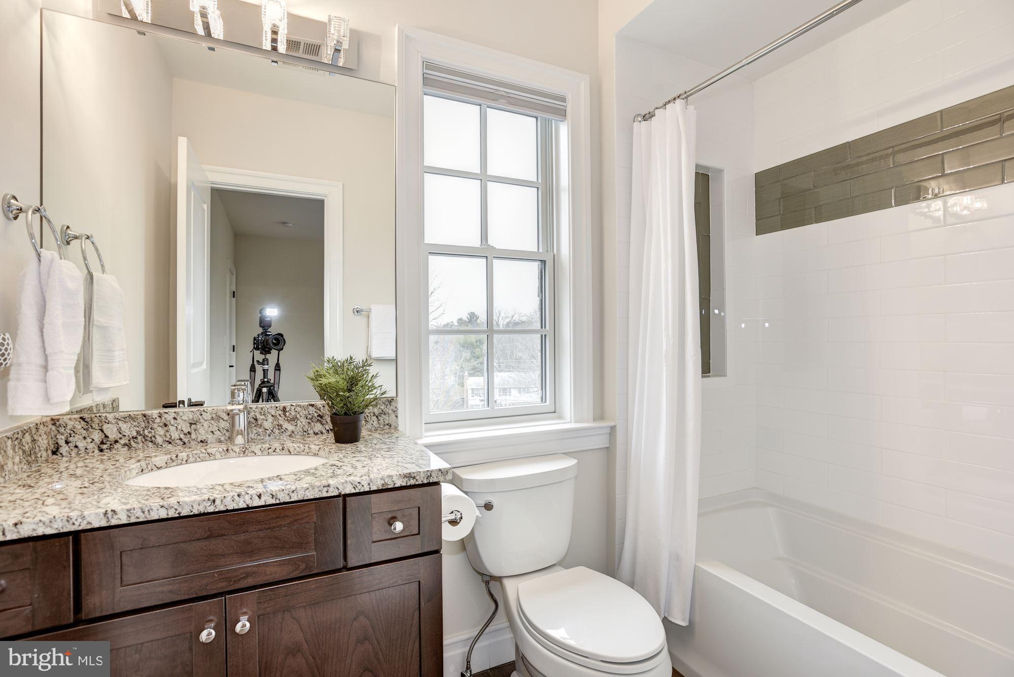 MCLEAN MANOR - Residential