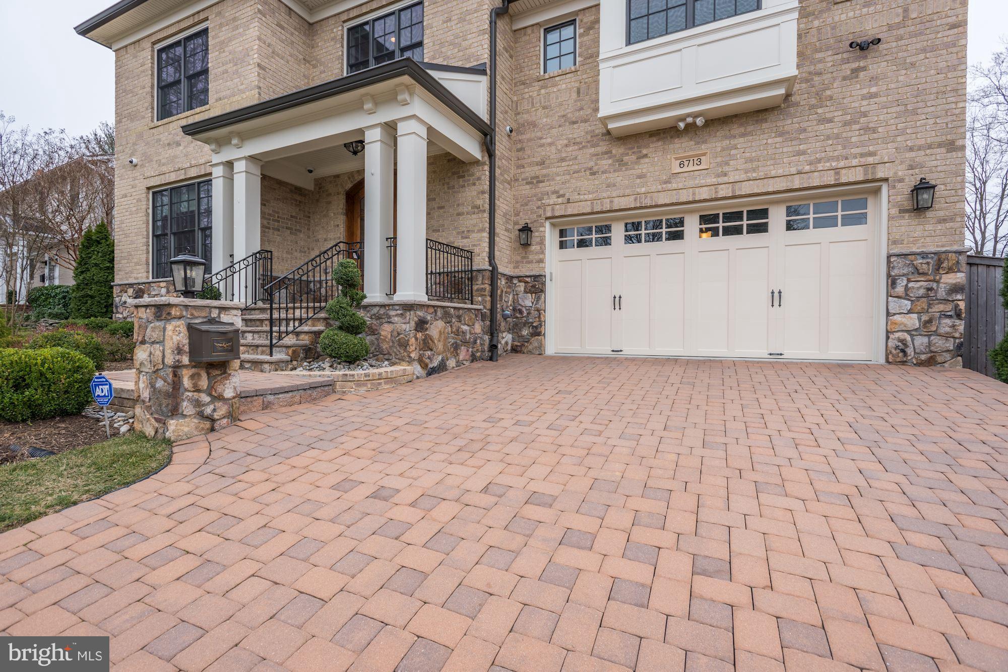 MCLEAN MANOR - Residential