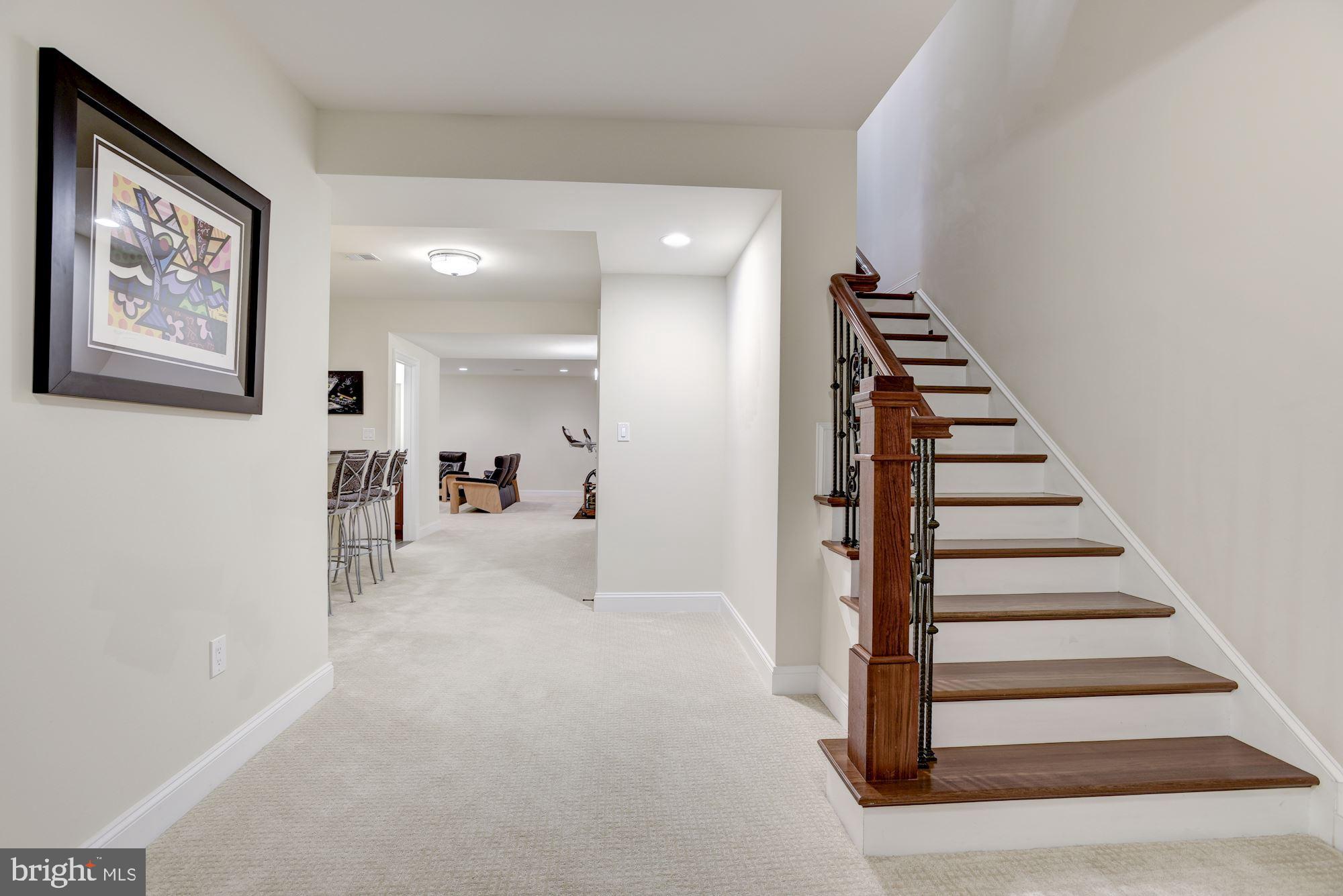 MCLEAN MANOR - Residential