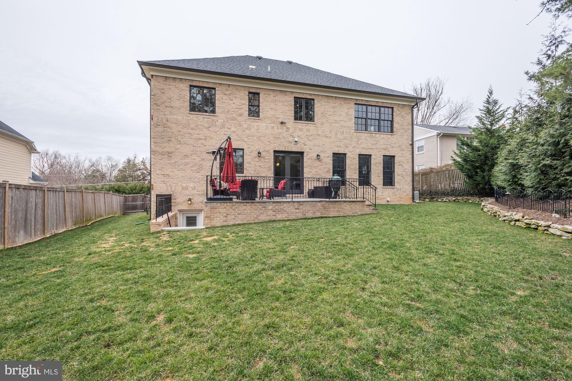 MCLEAN MANOR - Residential