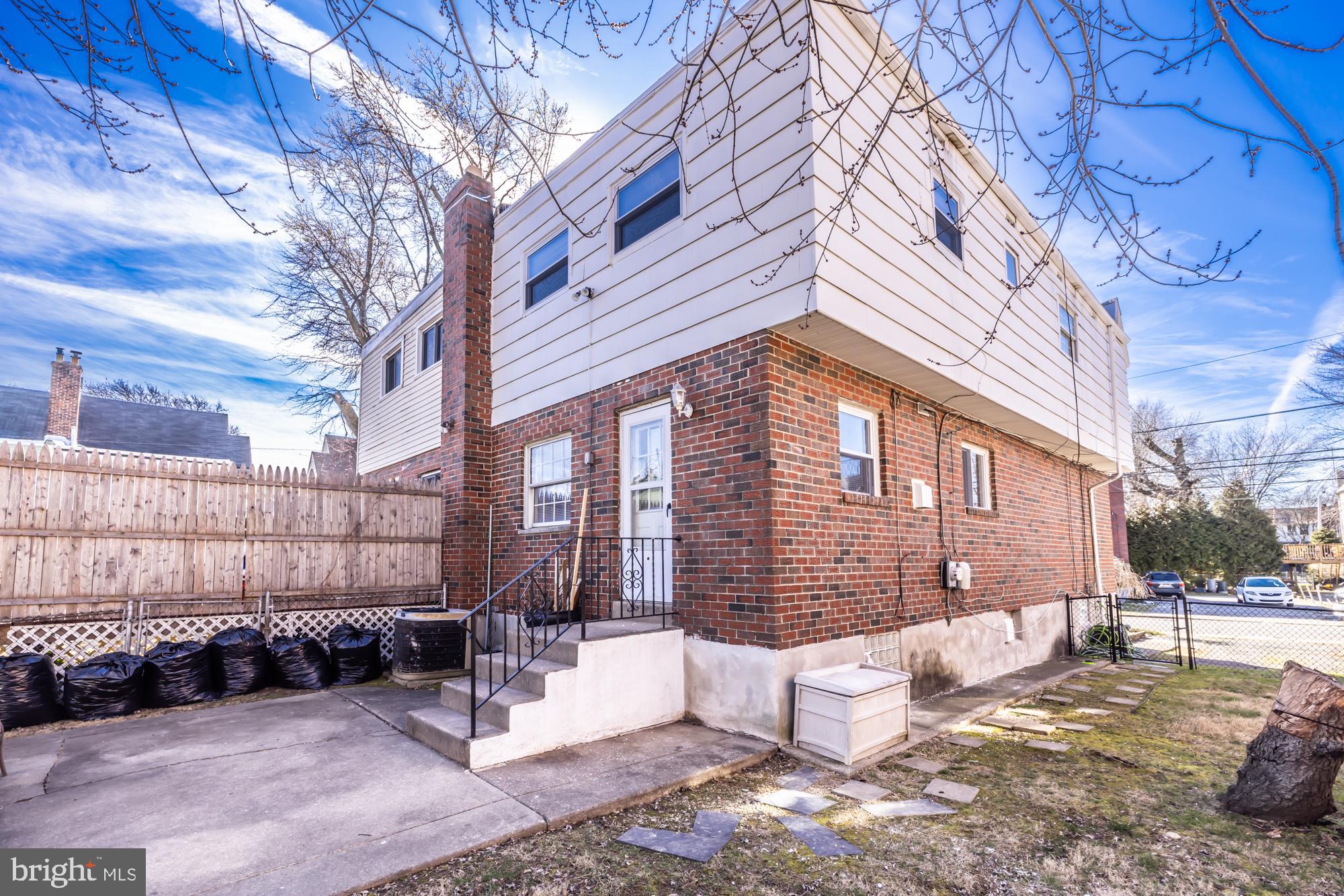 LANSDOWNE - Residential Lease