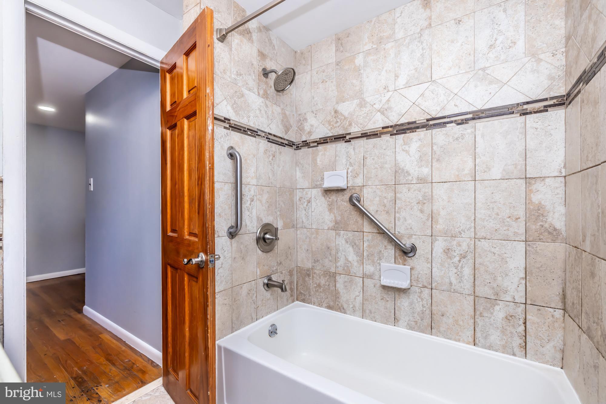 LANSDOWNE - Residential Lease