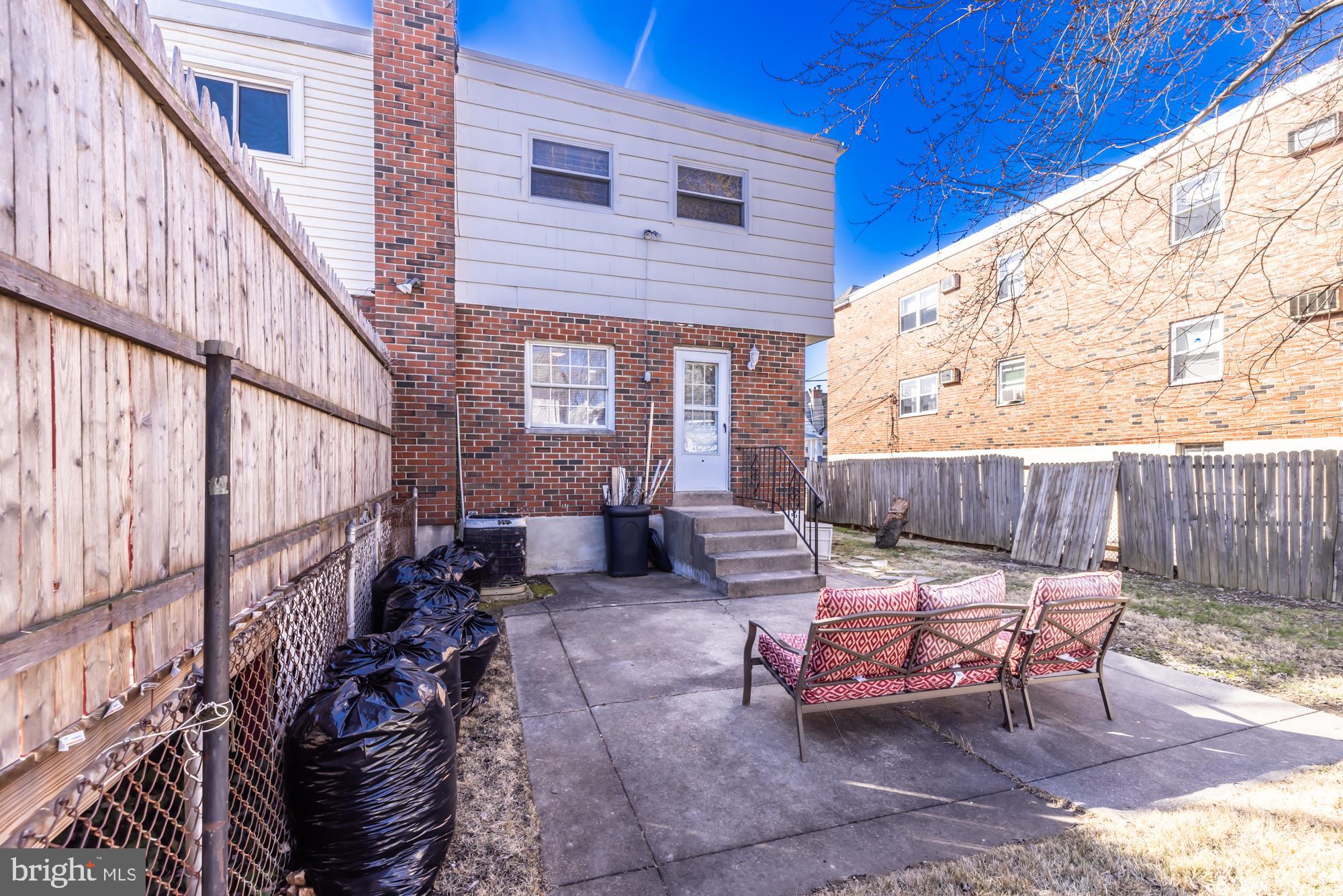 LANSDOWNE - Residential Lease