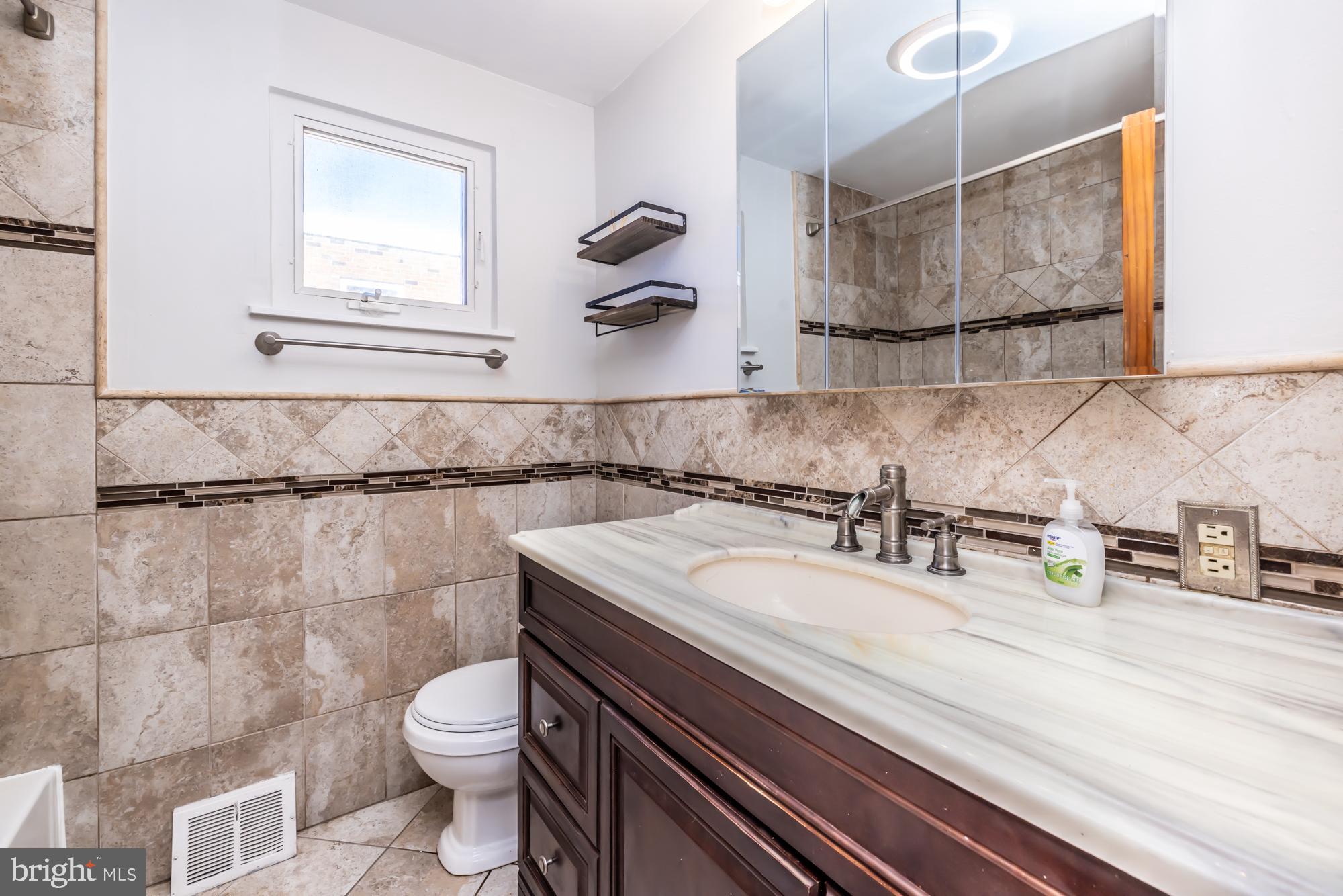 LANSDOWNE - Residential Lease