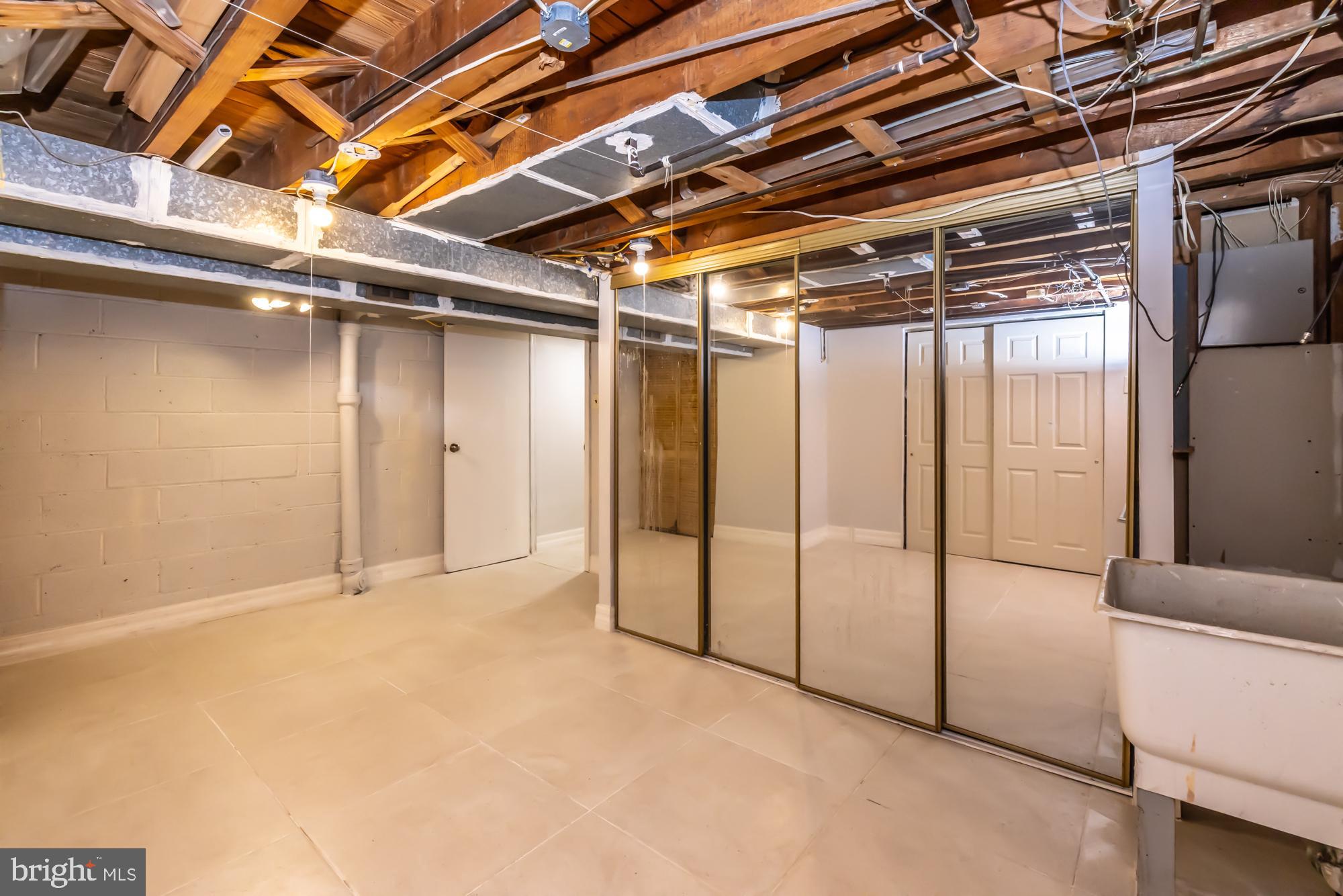 LANSDOWNE - Residential Lease