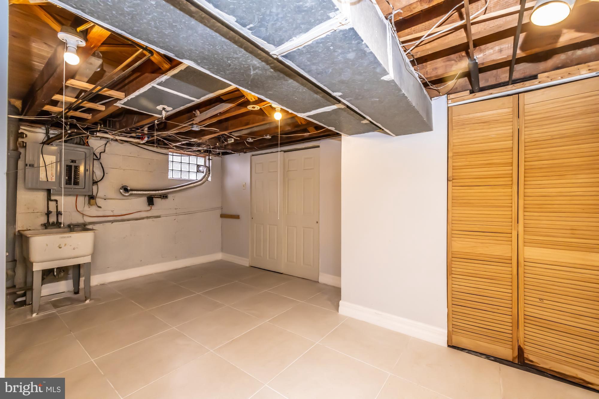 LANSDOWNE - Residential Lease