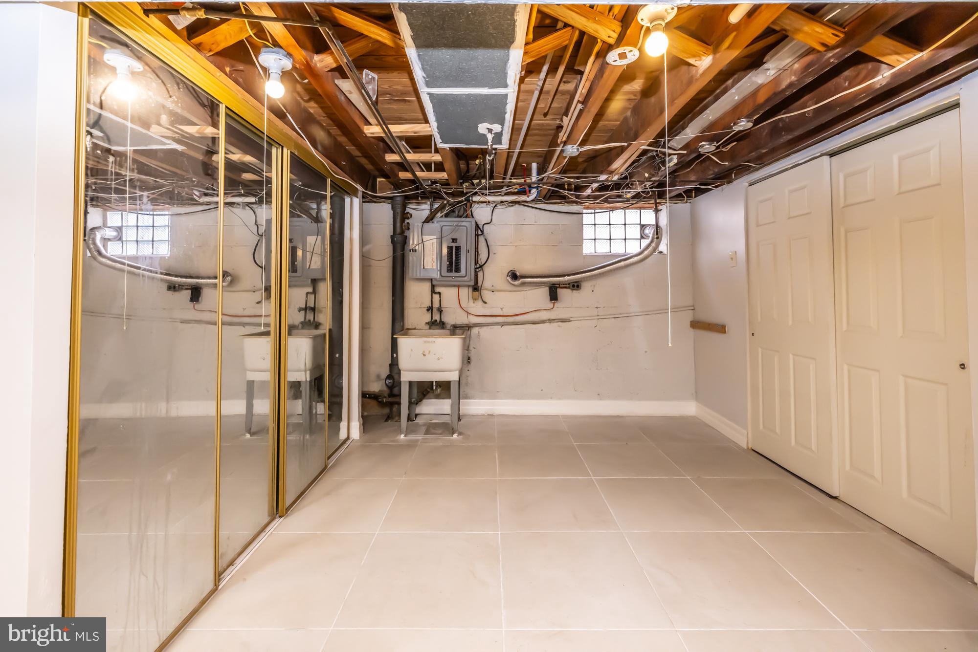 LANSDOWNE - Residential Lease
