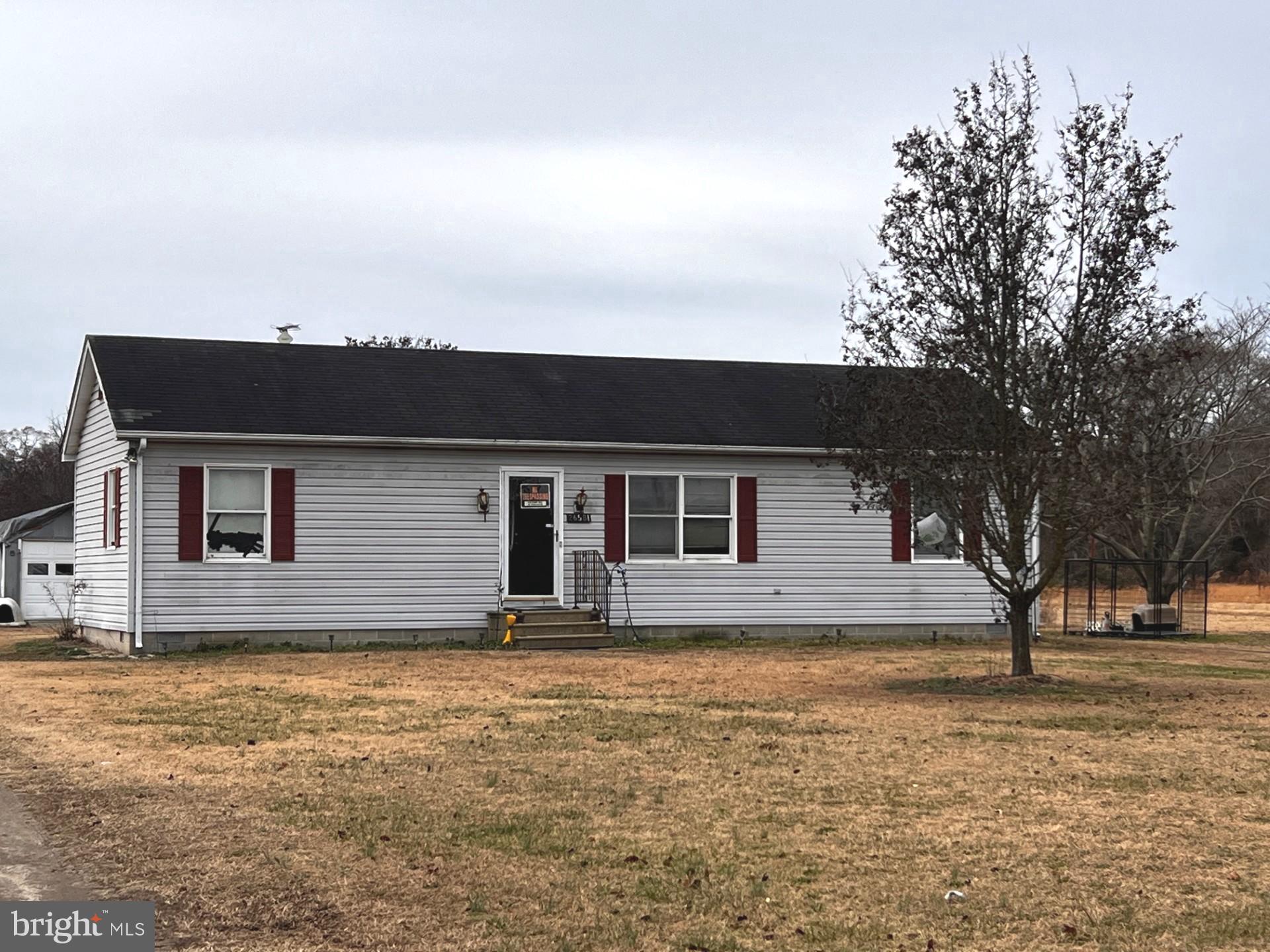 COUNTRT LIVING ON 2 ACRES.  A PLACE TO CALL HOME.
