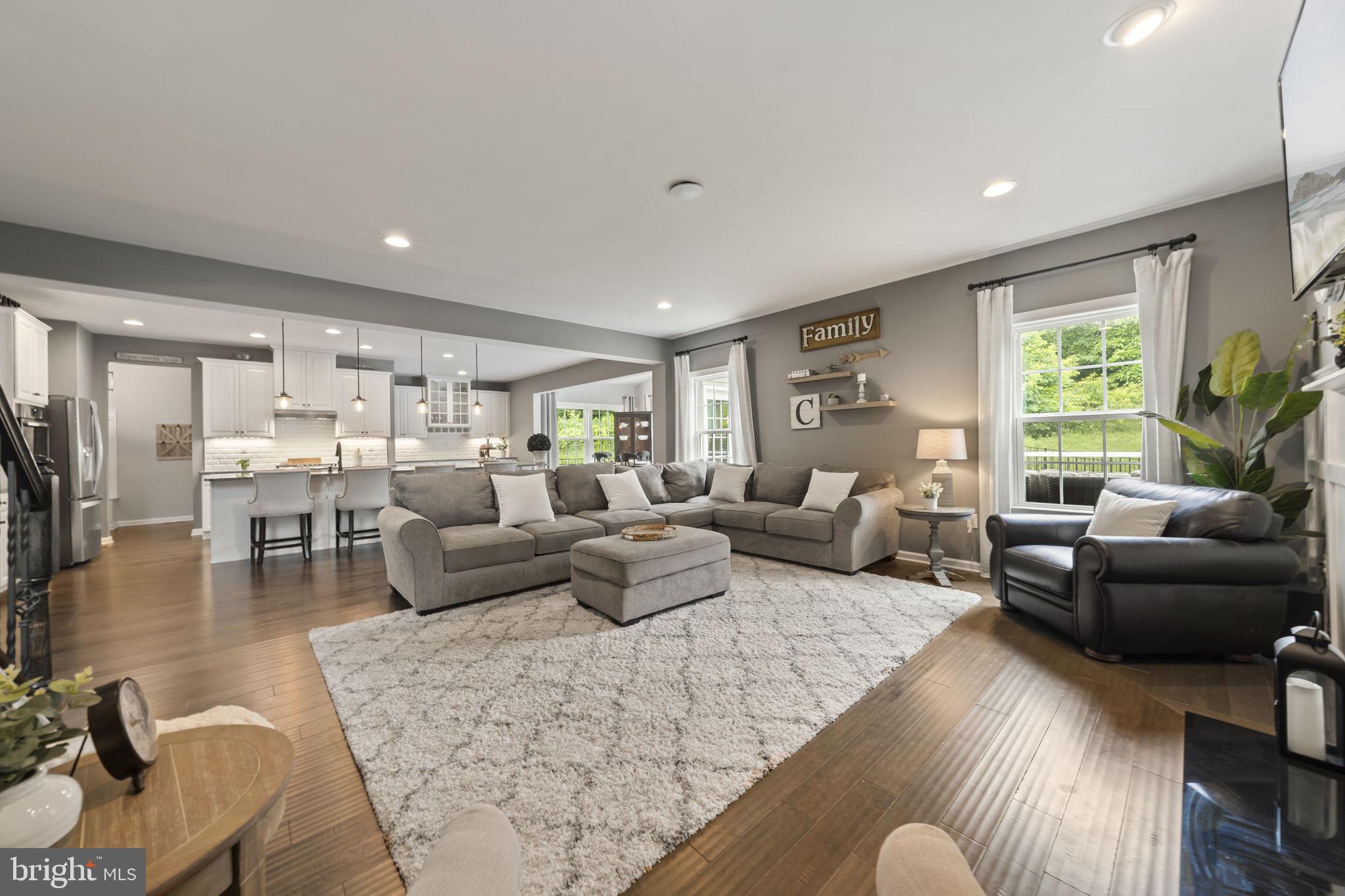 HANOVER POINTE - Residential