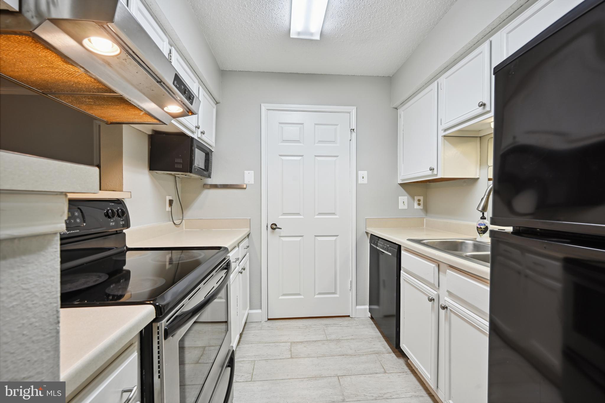 FOUNTAINS AT MCLEAN - Residential Lease