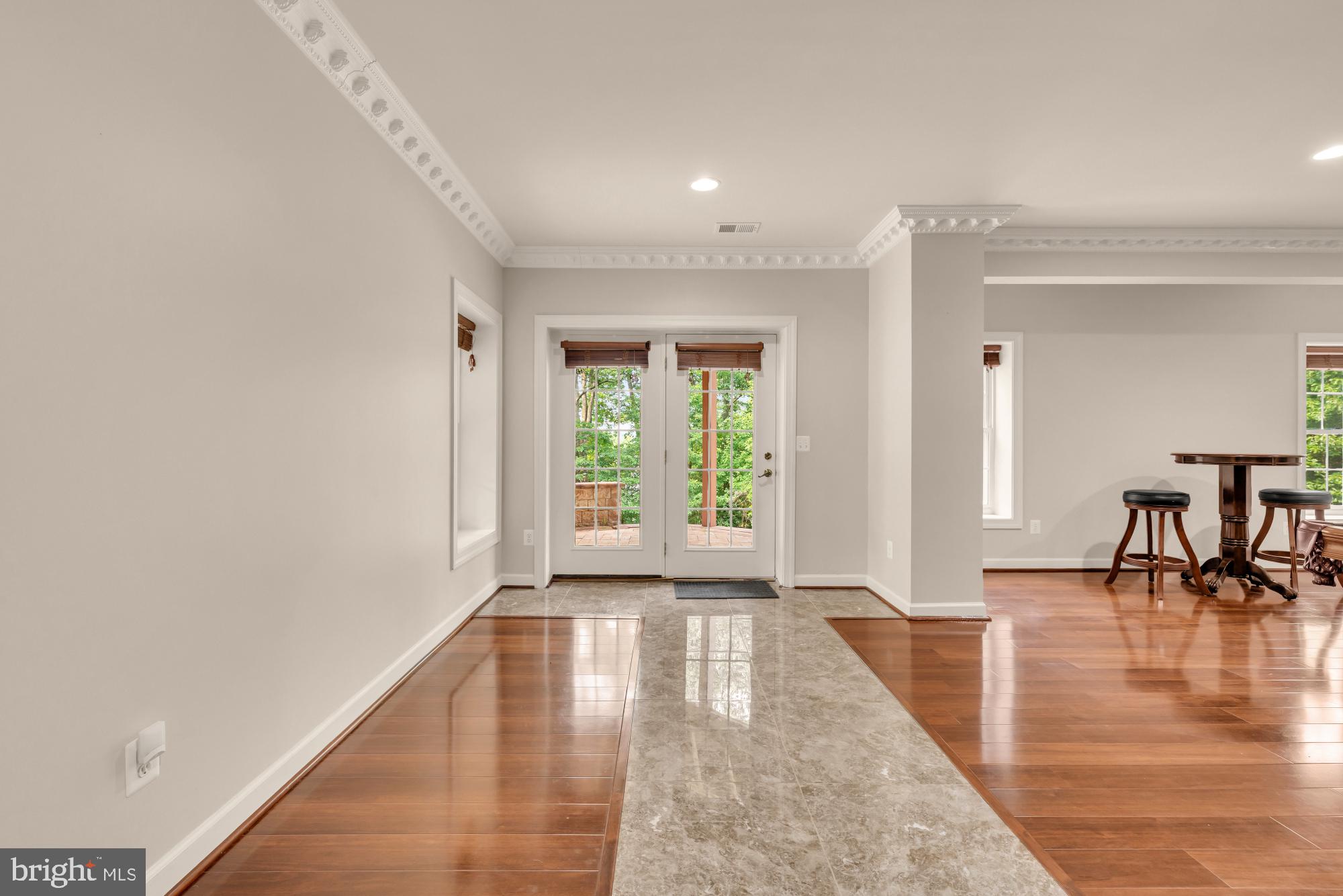 STONEWALL MANOR - Residential