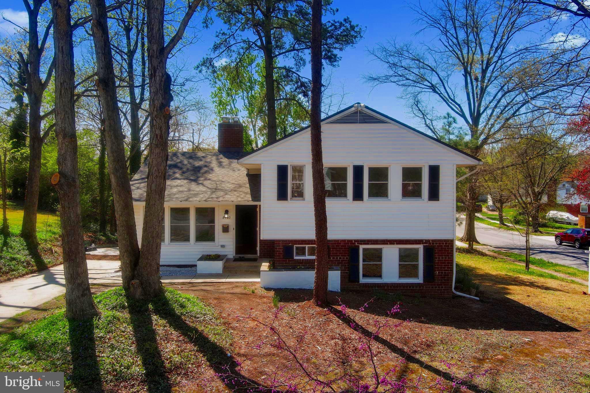 This property has everything that you need for a peace of mind for the next years, Rem modeled from top to bottom,  Come an see all the work that has been done, and even better with the permits required, New Roof, New Kitchen New Bathrooms, New Carpet, Resets Lights, New appliances, Electric Panel has been upgraded and more. Ready to move and enjoy.