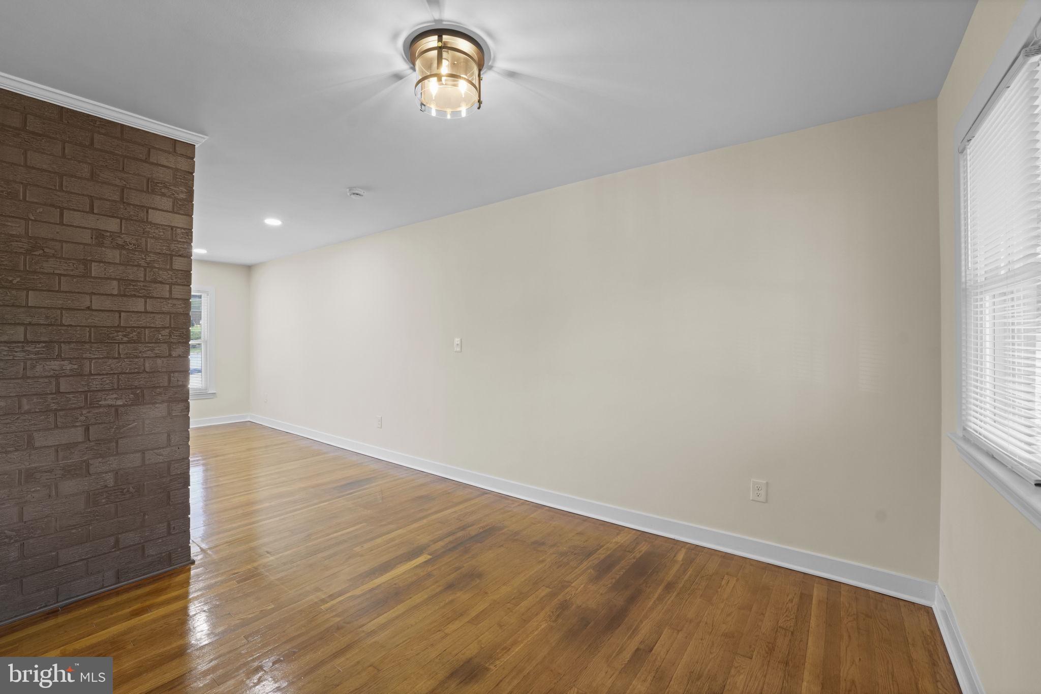 NEW CARROLLTON - Residential