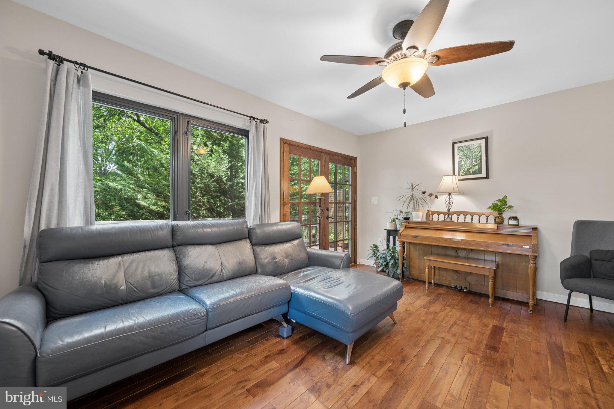 CAROLE HIGHLANDS - Residential
