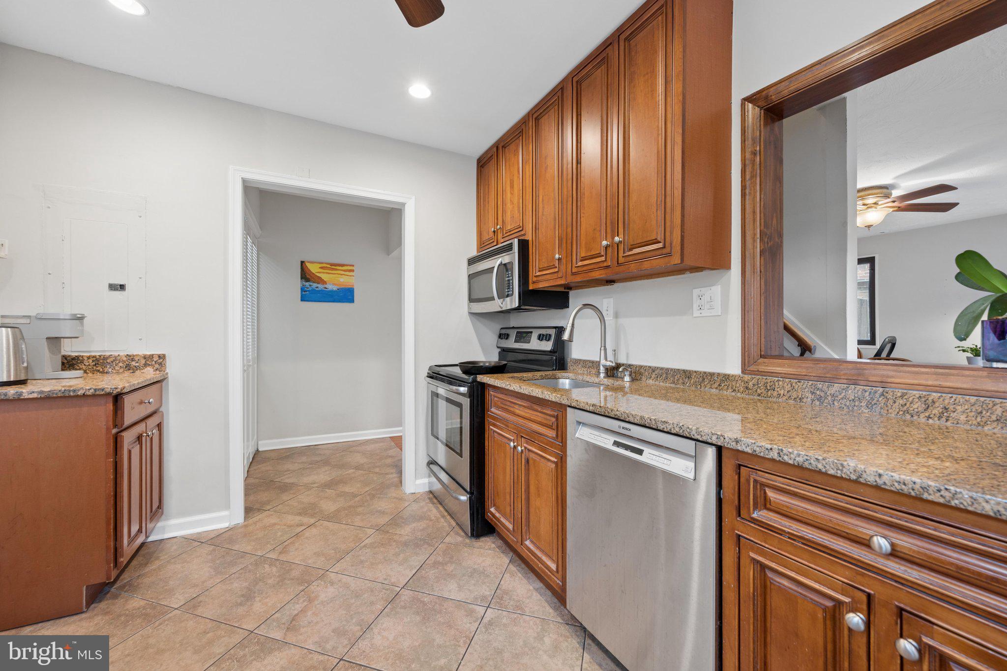 CAROLE HIGHLANDS - Residential