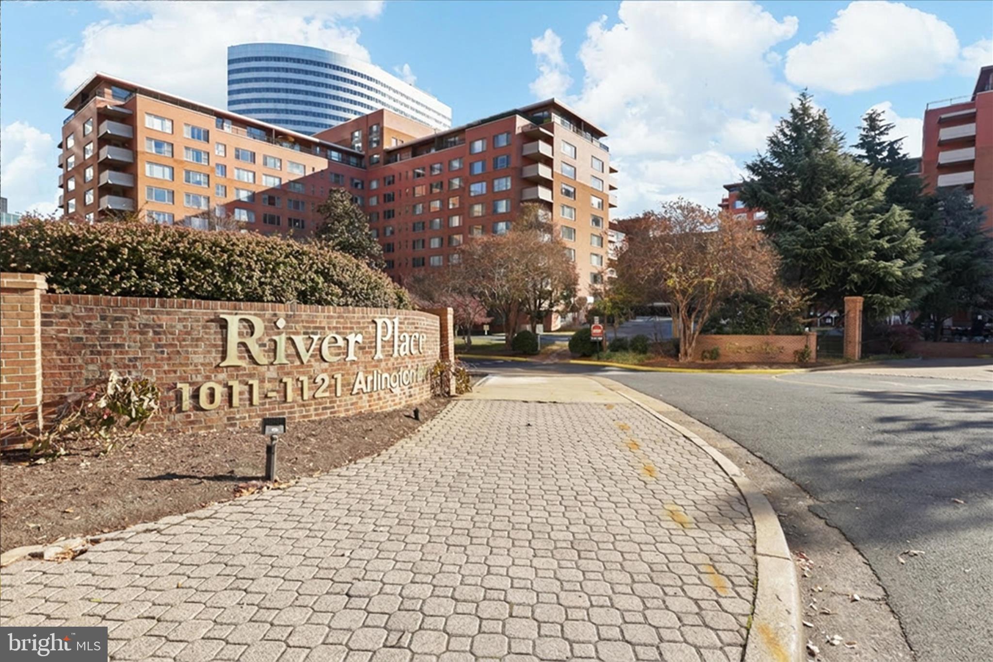 RIVER PLACE SOUTH - Residential