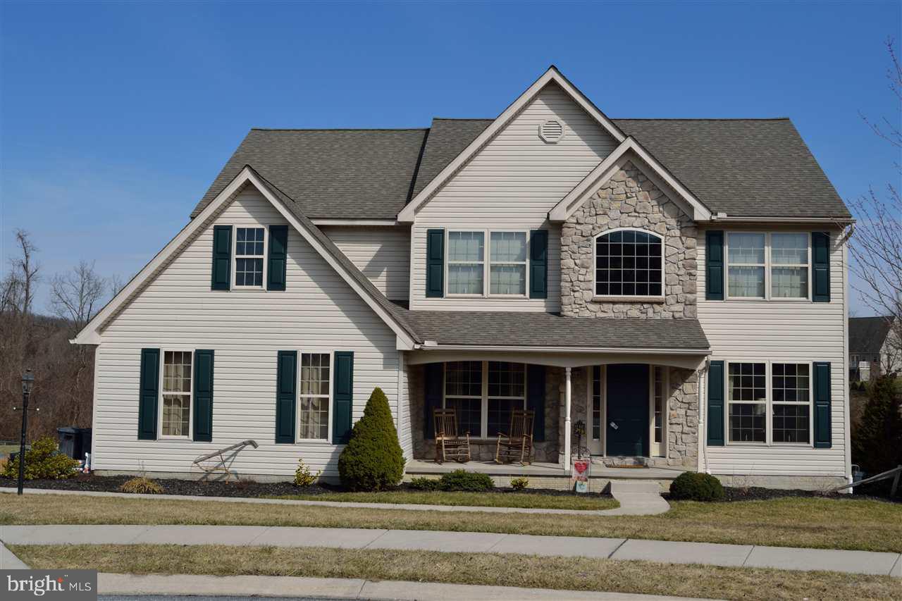 Beautiful home on .42 acres, minutes from I83, convenient to York & Maryland.  Second floor laundry, eat-in kitchen with access to back yard, Family room with fireplace, formal dining room, formal living room and two story foyer.  Master suite with private bath and walk-in closet.  This house is located in the cul-de-sac of the quiet community of Woods @ Lake Redman.  It is located adjacent to the walking trail which leads to Lake Redman.