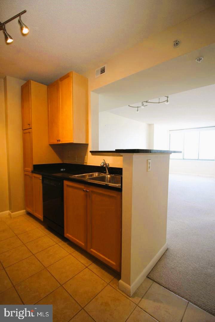 CONTINENTAL - Residential Lease