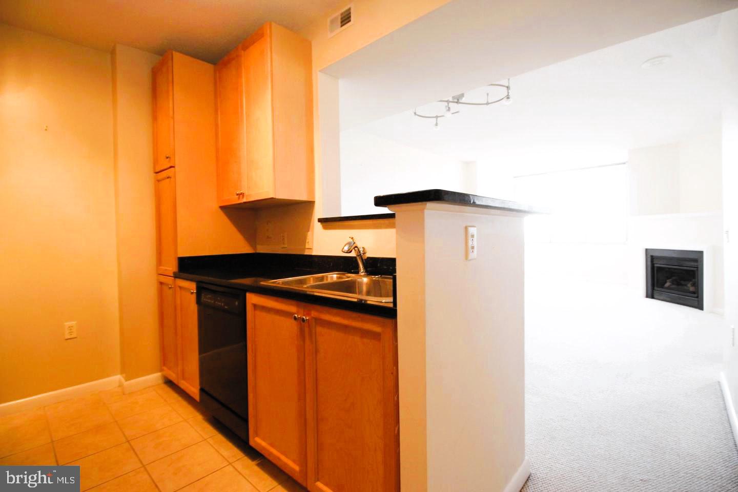 CONTINENTAL - Residential Lease