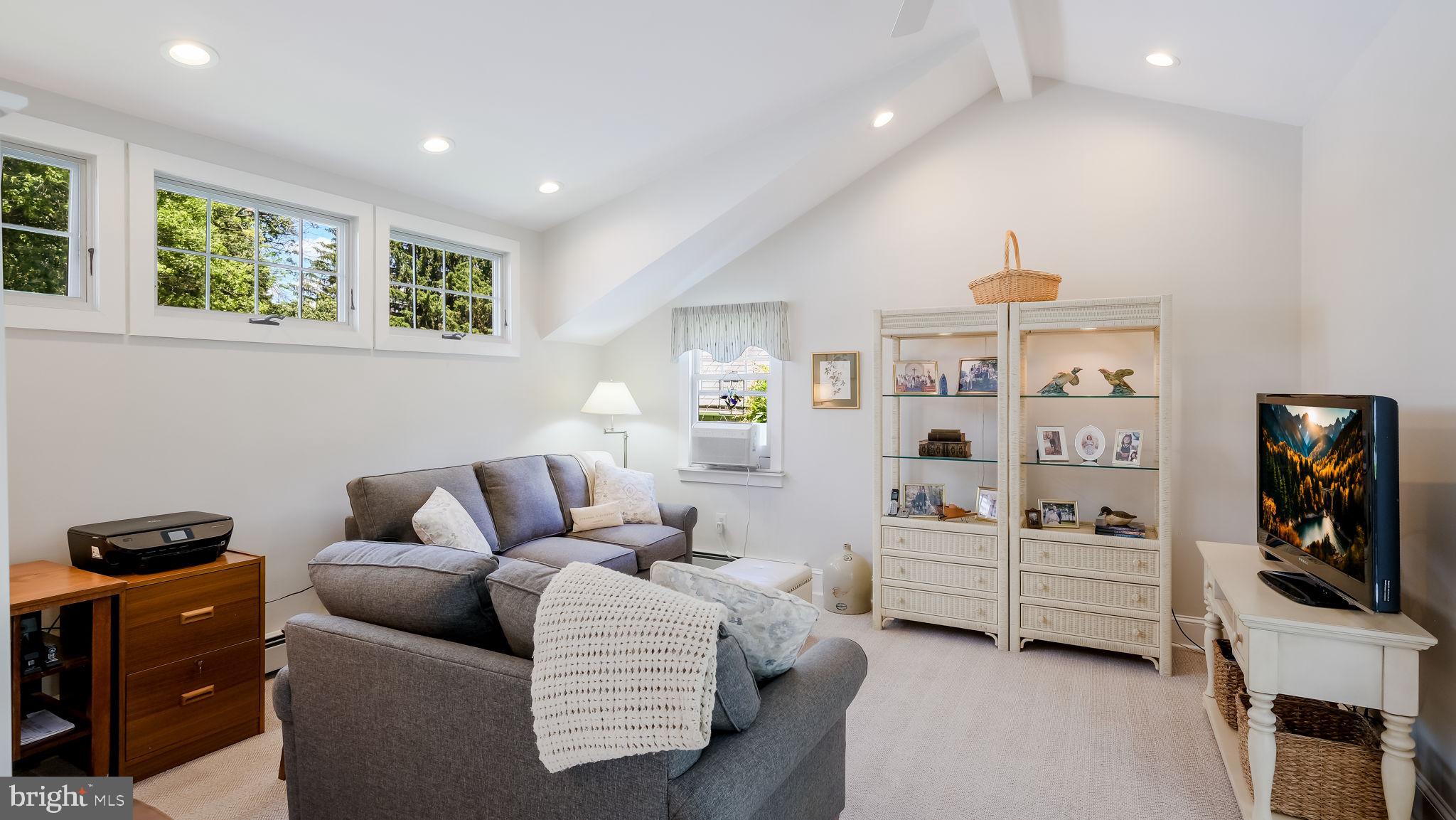 IRON HILL - Residential