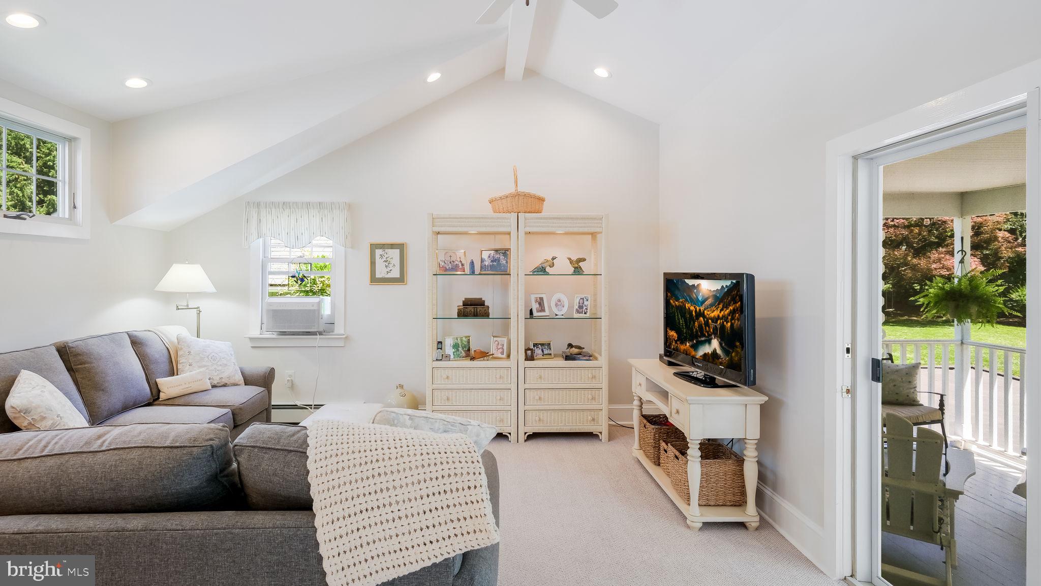 IRON HILL - Residential