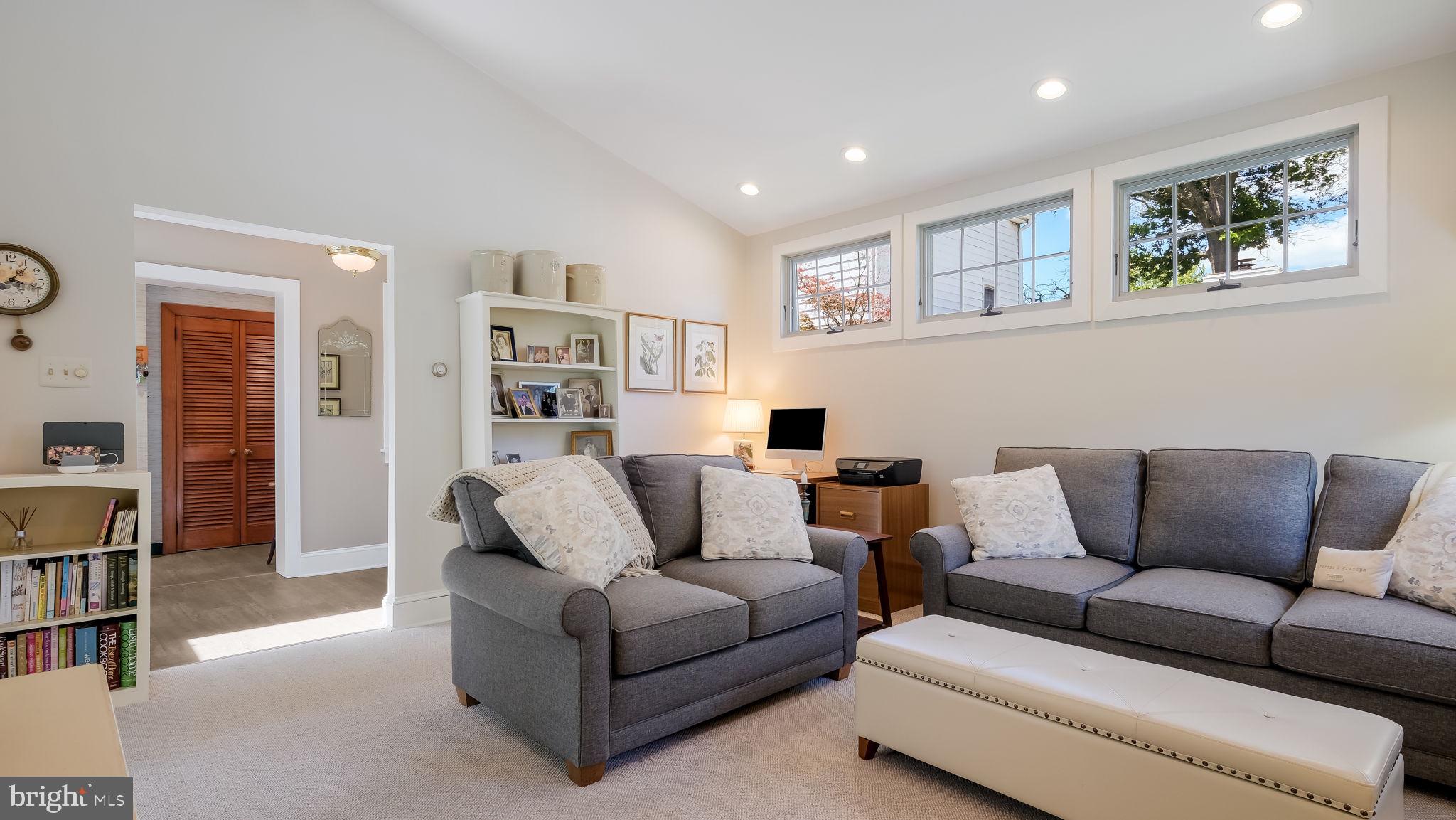 IRON HILL - Residential
