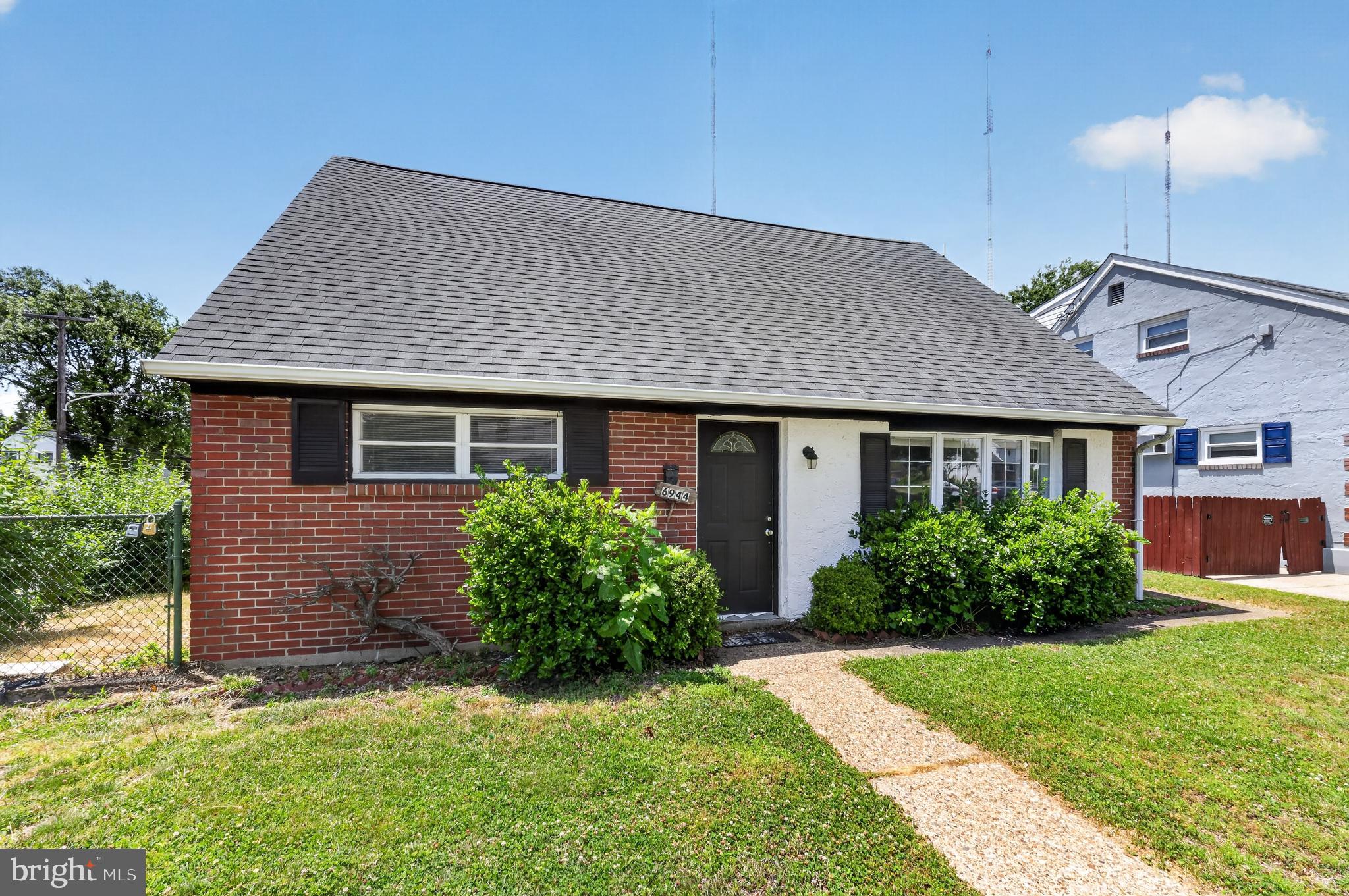 ROXBOROUGH - Residential