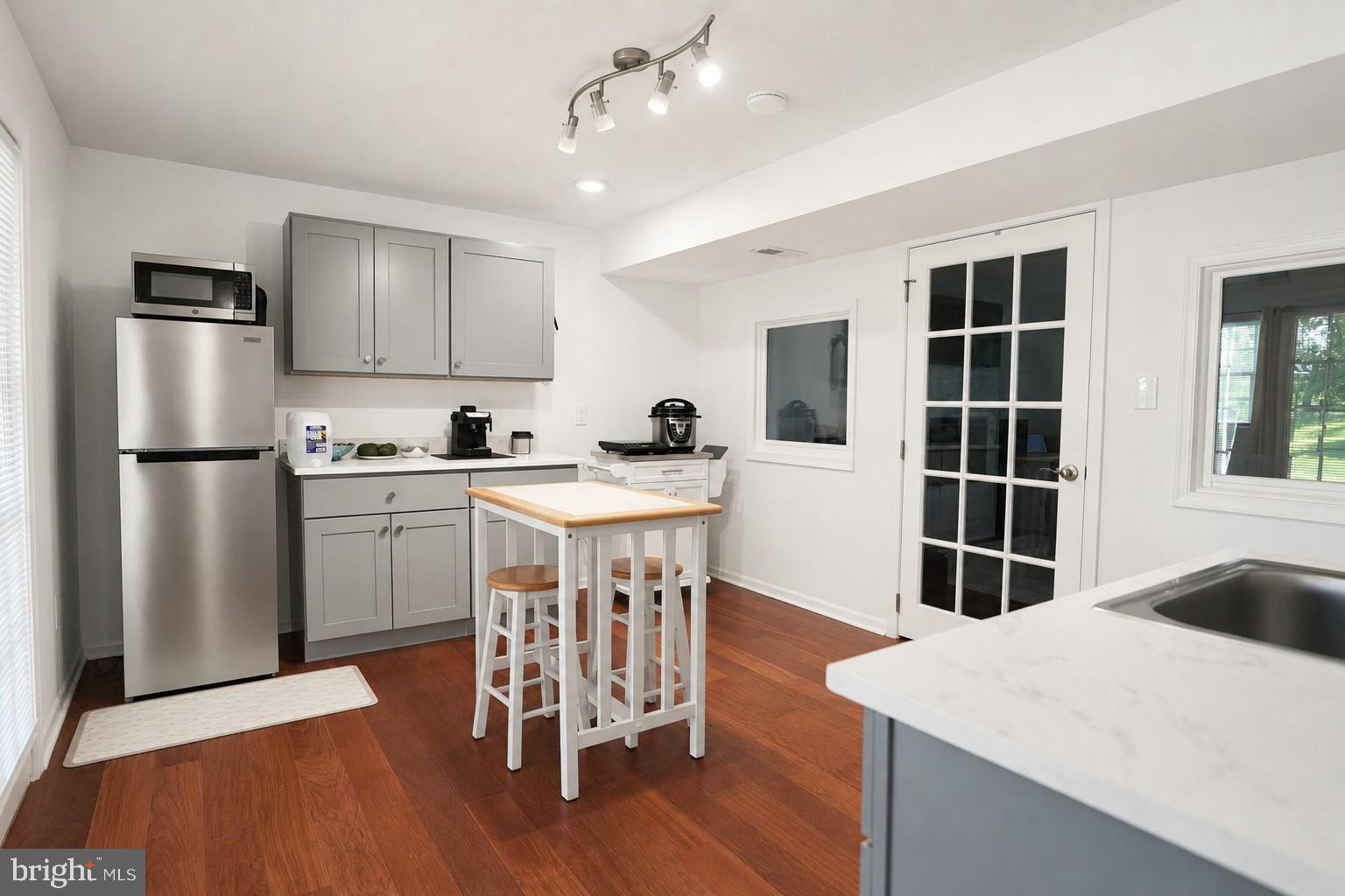 CARAVEL WOODS - Residential